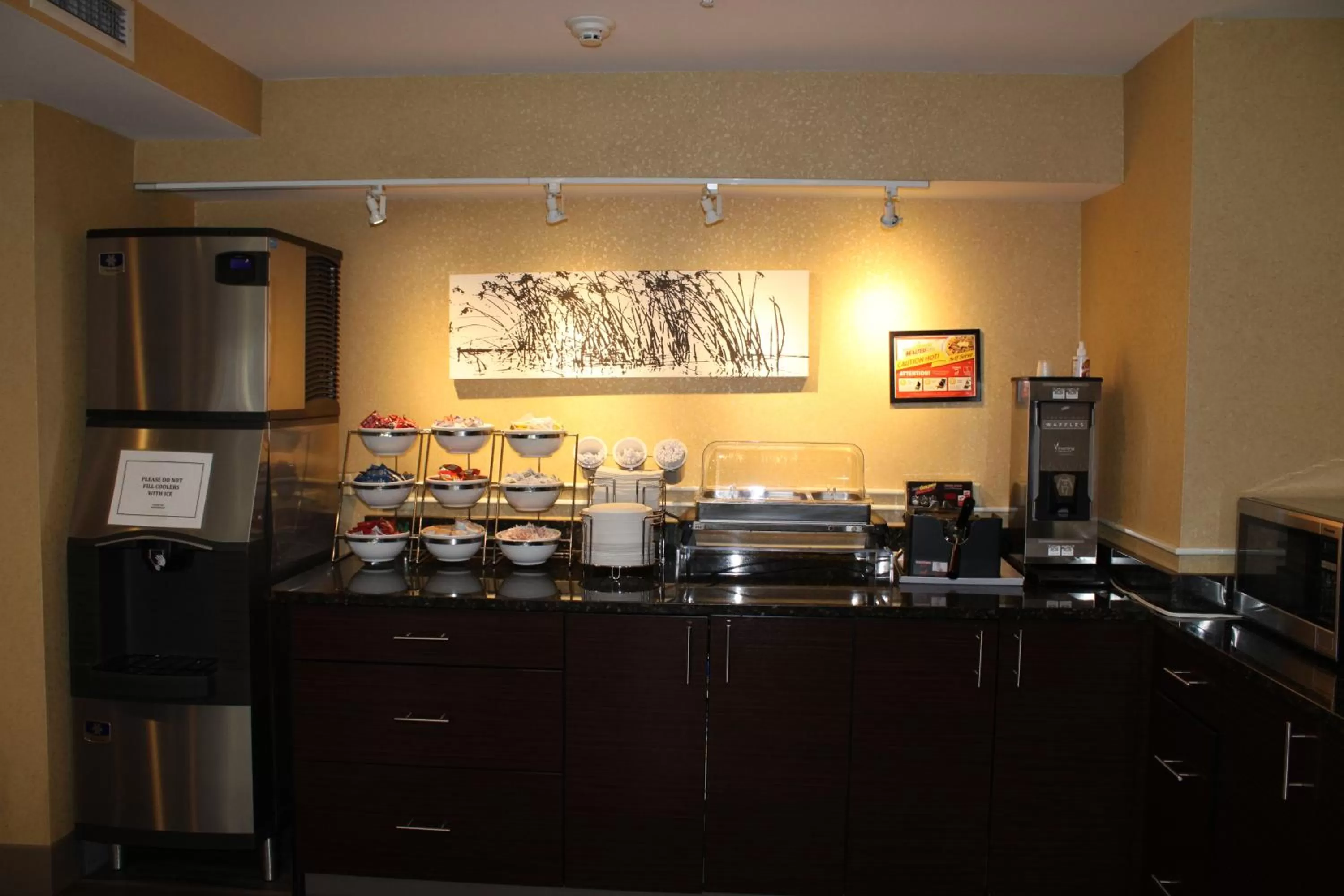 Food and drinks in Sleep Inn Bend Crossroads Plaza