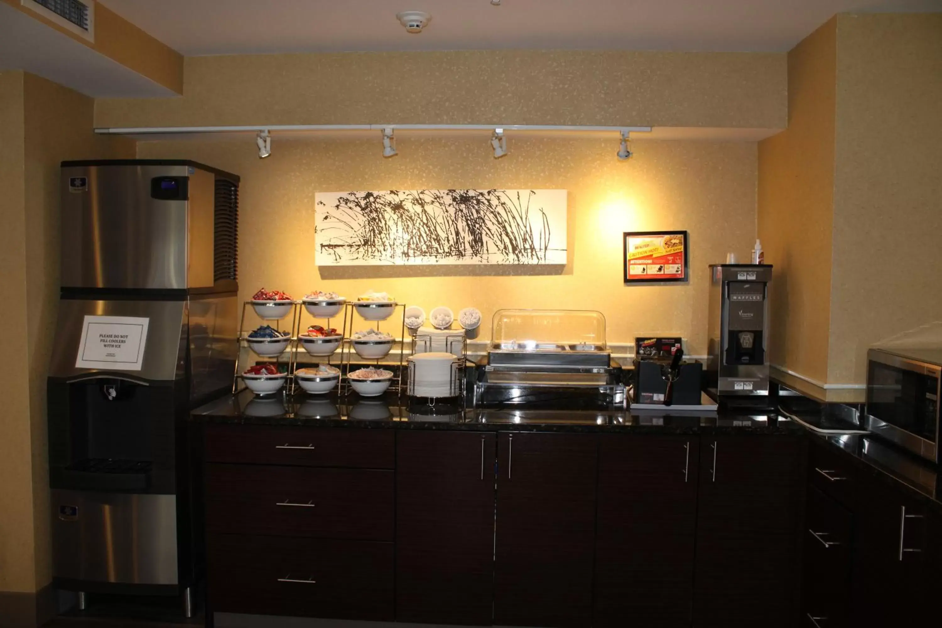 Food and drinks in Sleep Inn Bend Crossroads Plaza Food and drinks in Sleep Inn Bend Crossroads Plaza