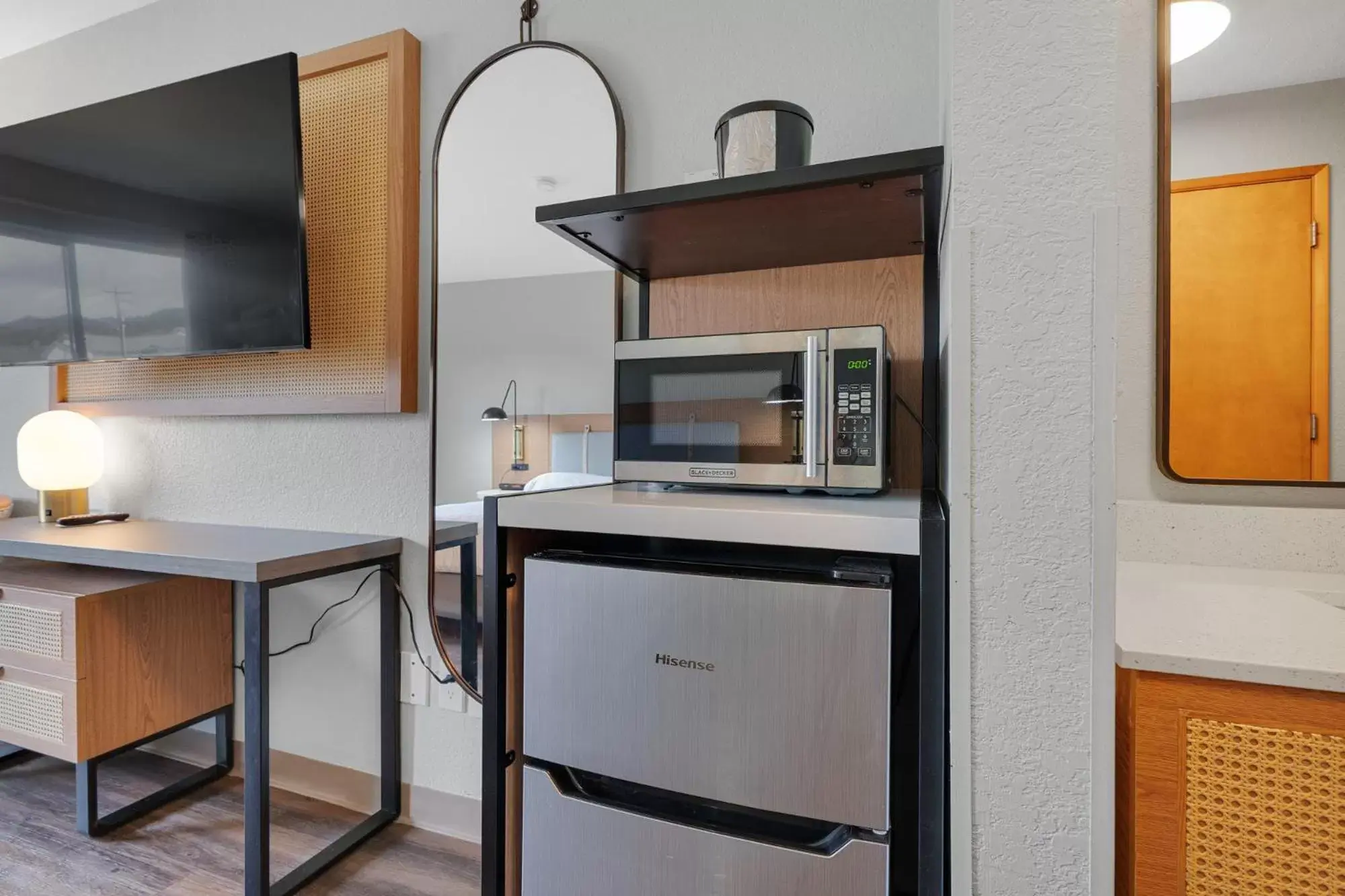 Kitchen/Kitchenette in Garibaldi Inn at the Bay