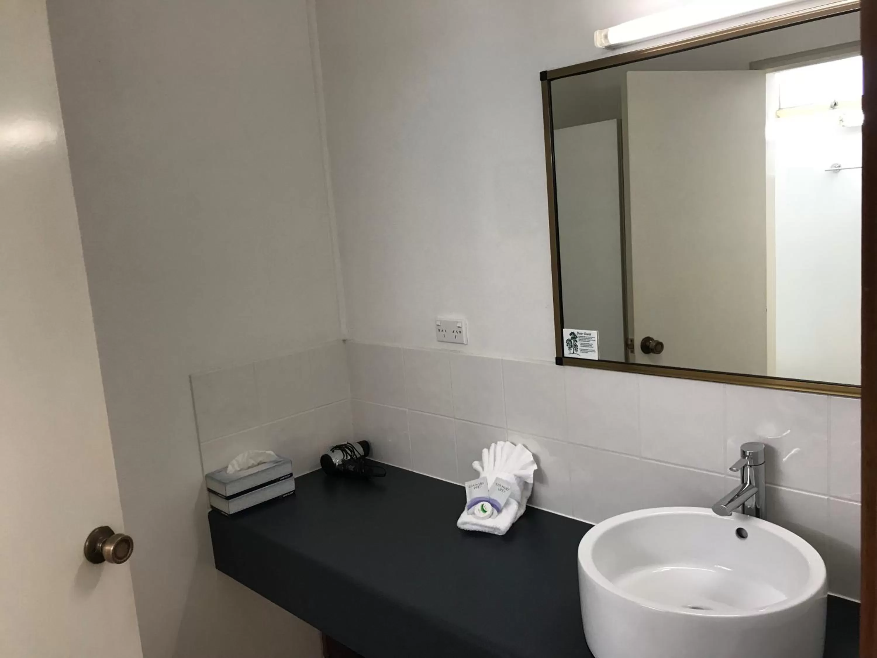 Queen Suite with Sofa Bed in Moonraker Motor Inn