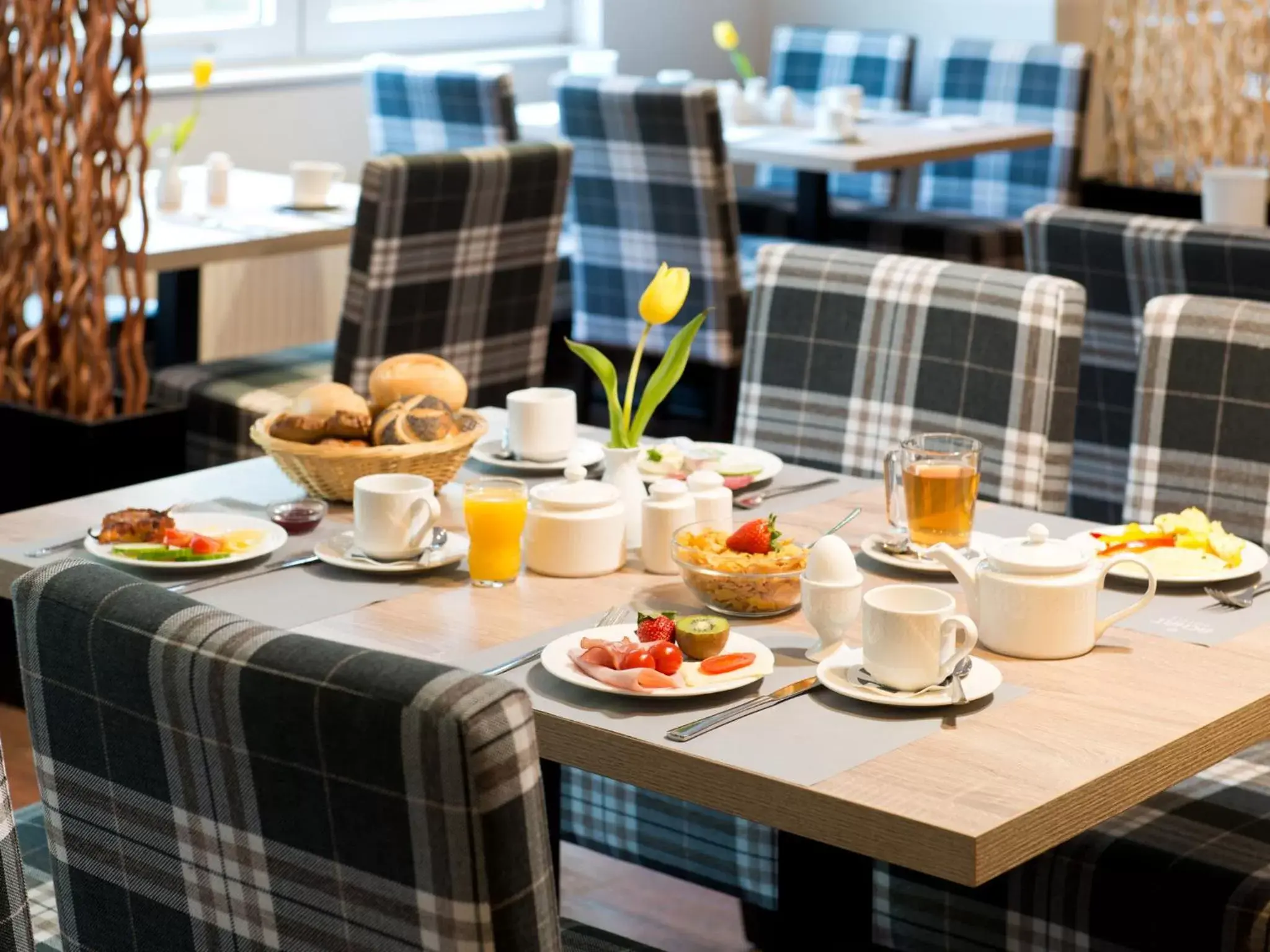 Restaurant/places to eat, Breakfast in ACHAT Hotel Frankfurt Airport