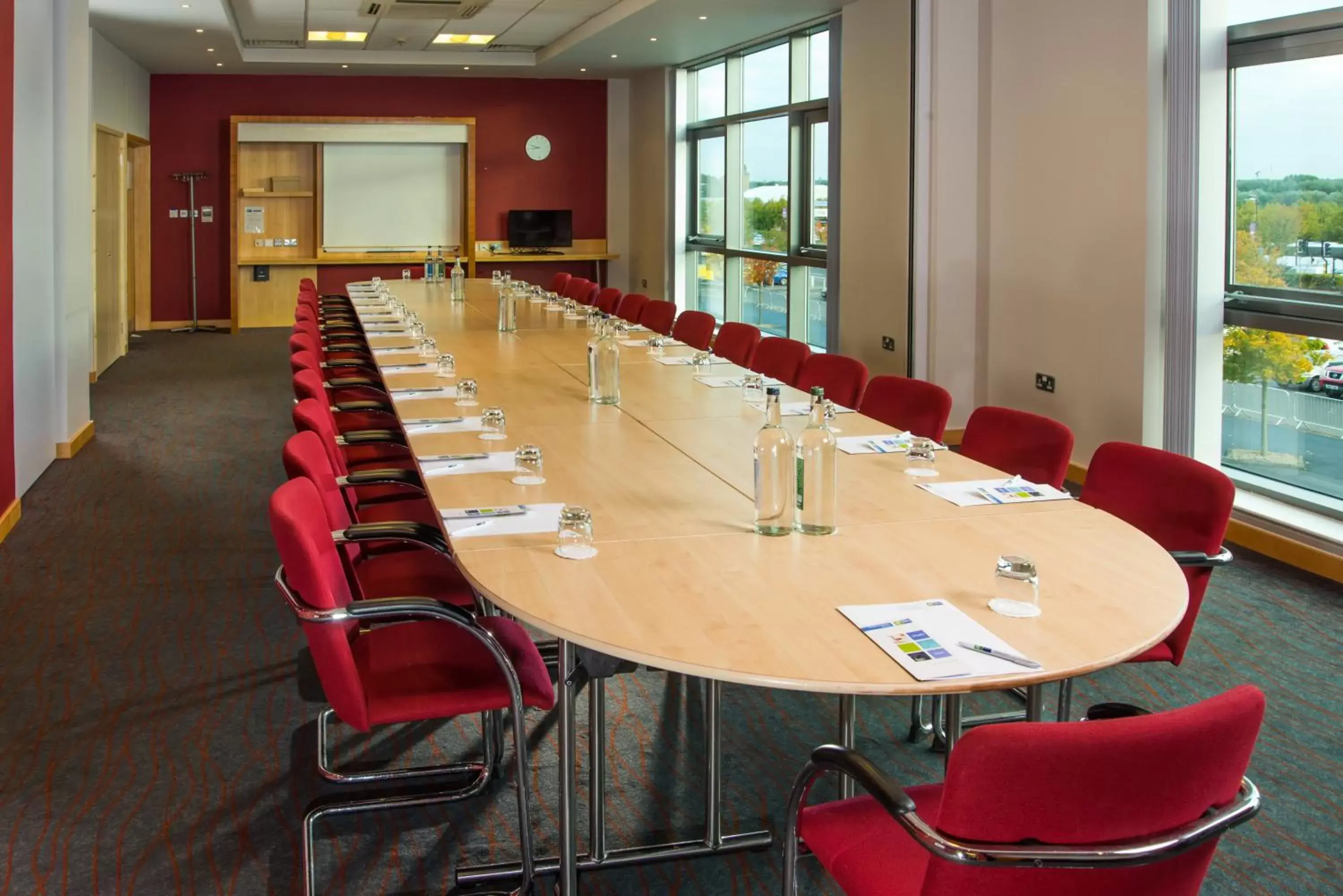 Meeting/conference room in Holiday Inn Express Hamilton, an IHG Hotel