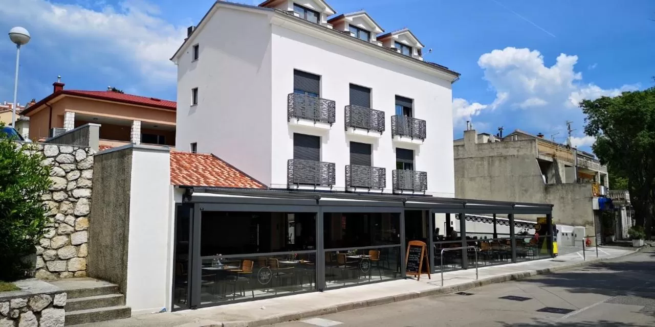 Property building in Azur