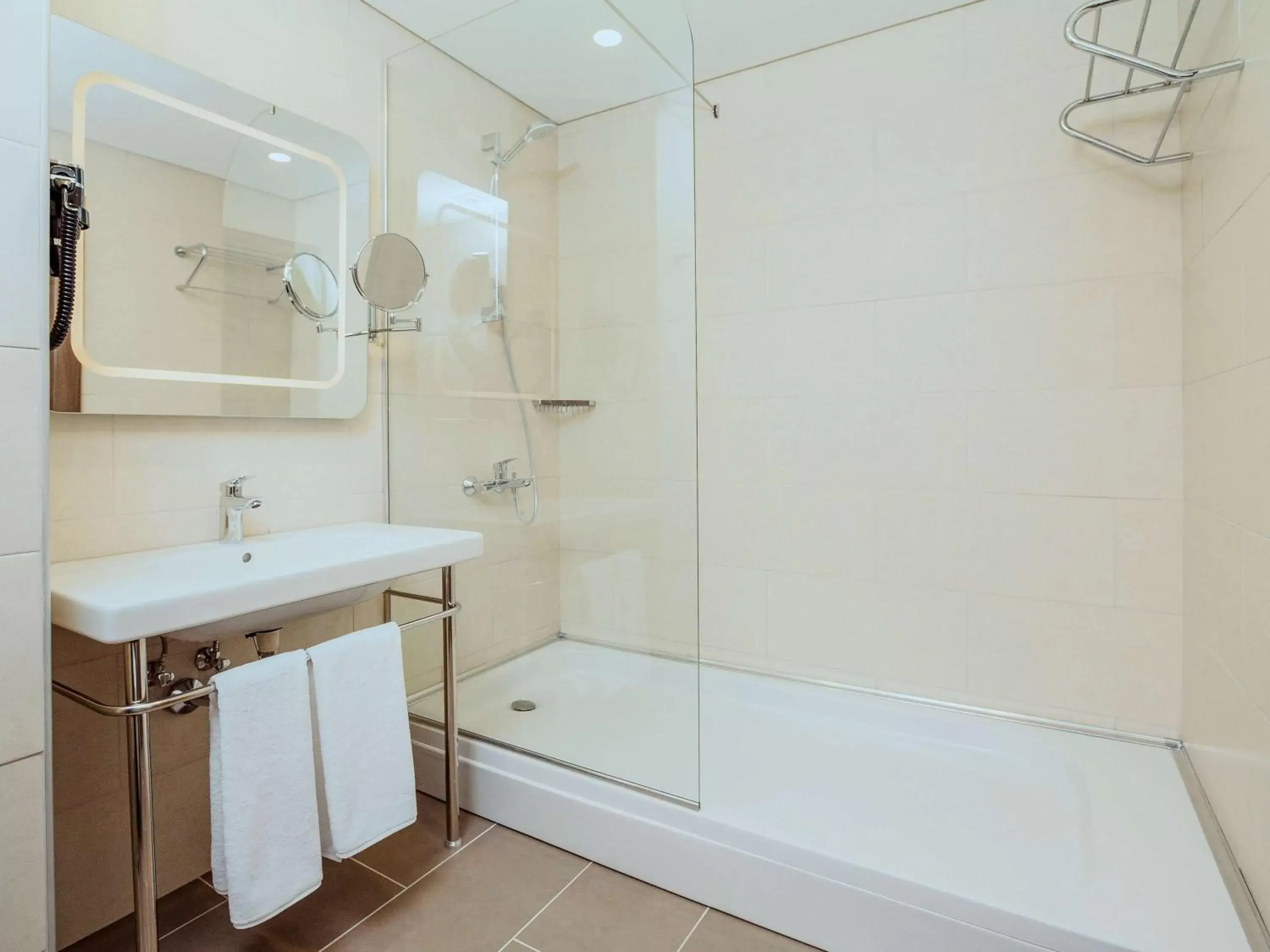 Photo of the whole room, Bathroom in ibis Styles Istanbul Bomonti