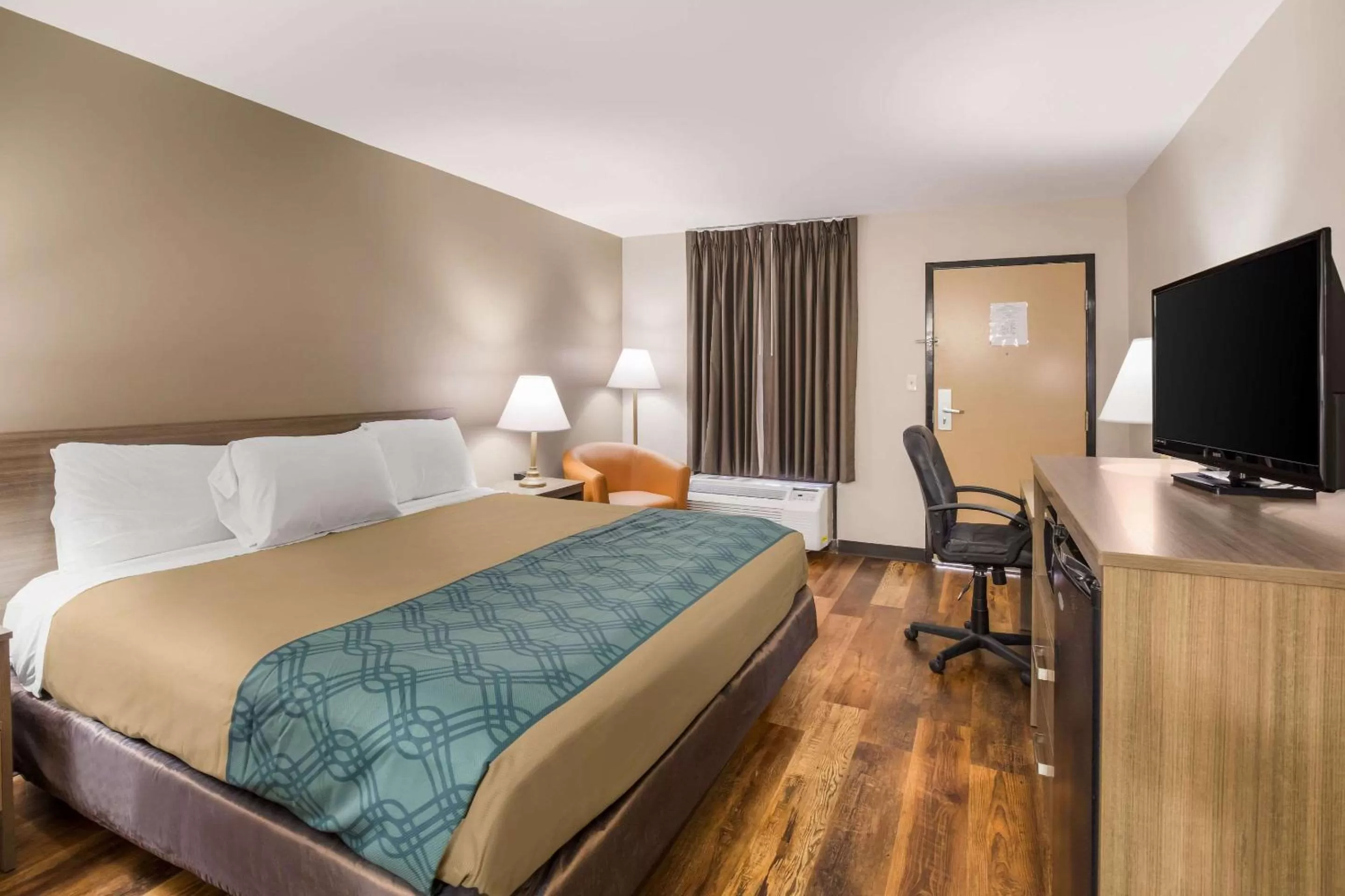 Bedroom, Bed in Econo Lodge Hendersonville