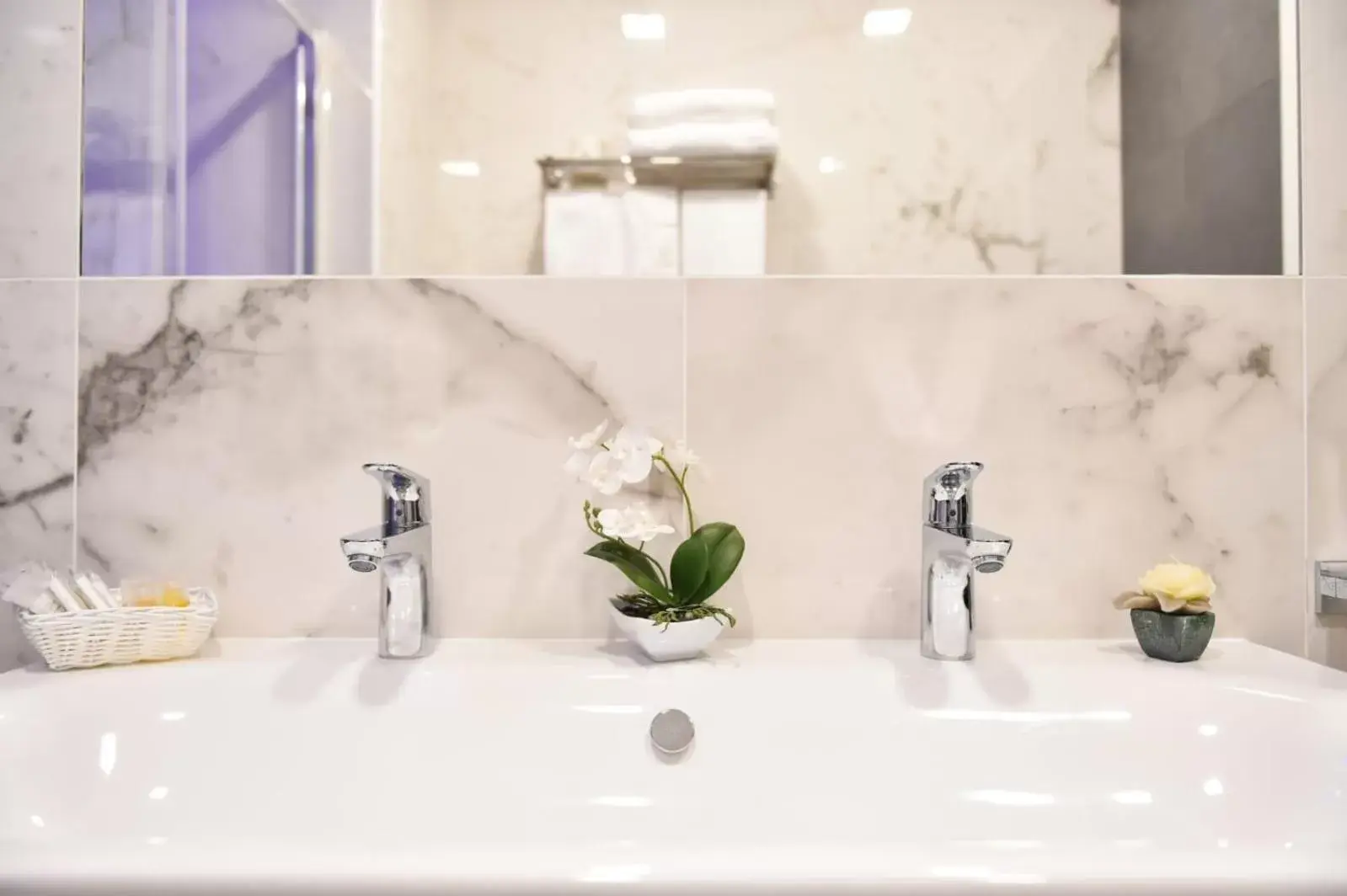 Bathroom in Pompei Inn Ruins B&B Luxury Suite