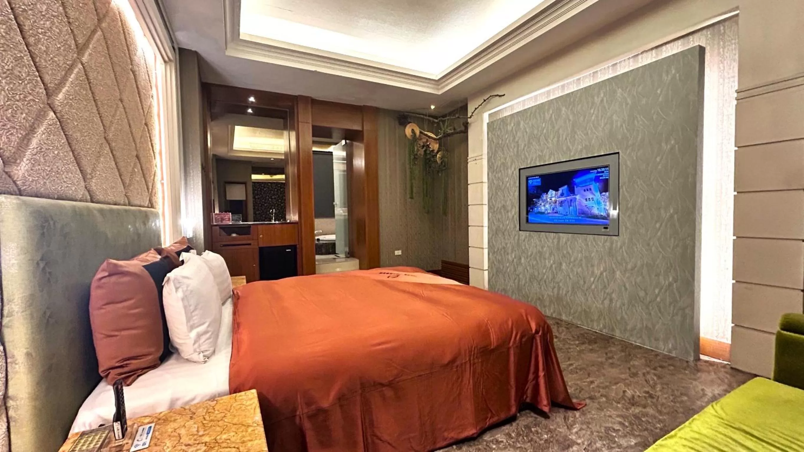 Photo of the whole room, Bed in Shining Motel