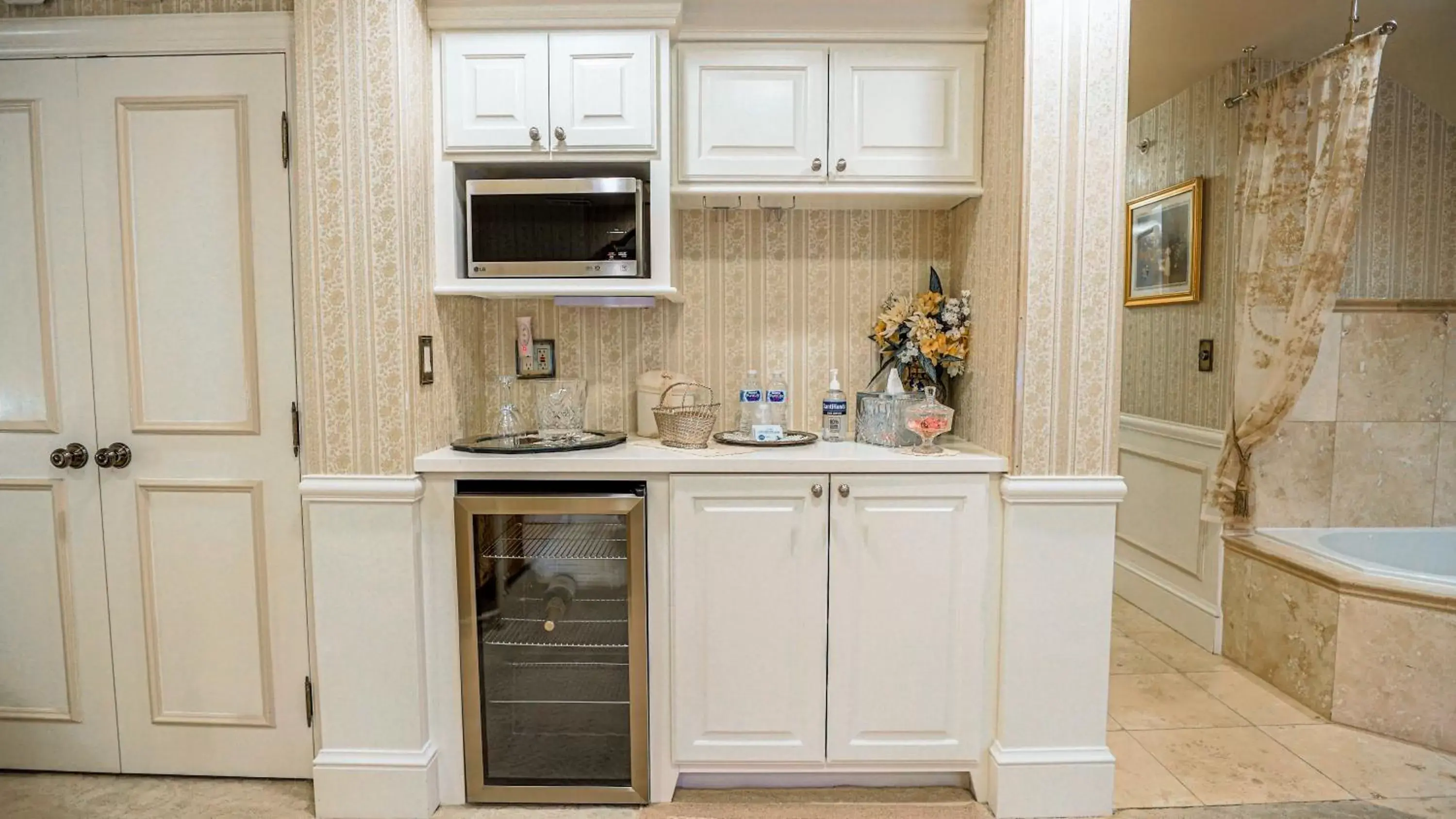 Kitchen or kitchenette, Kitchen/Kitchenette in Heber Senator Bed and Breakfast