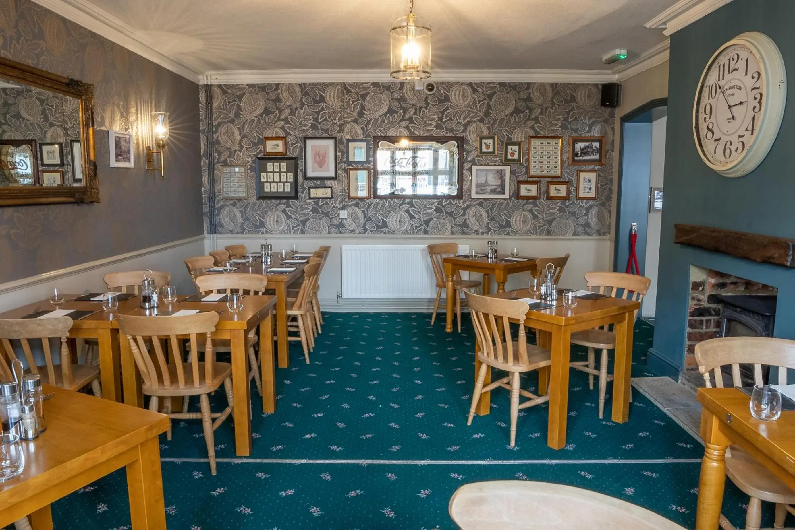 Restaurant/Places to Eat in White Hart Hotel