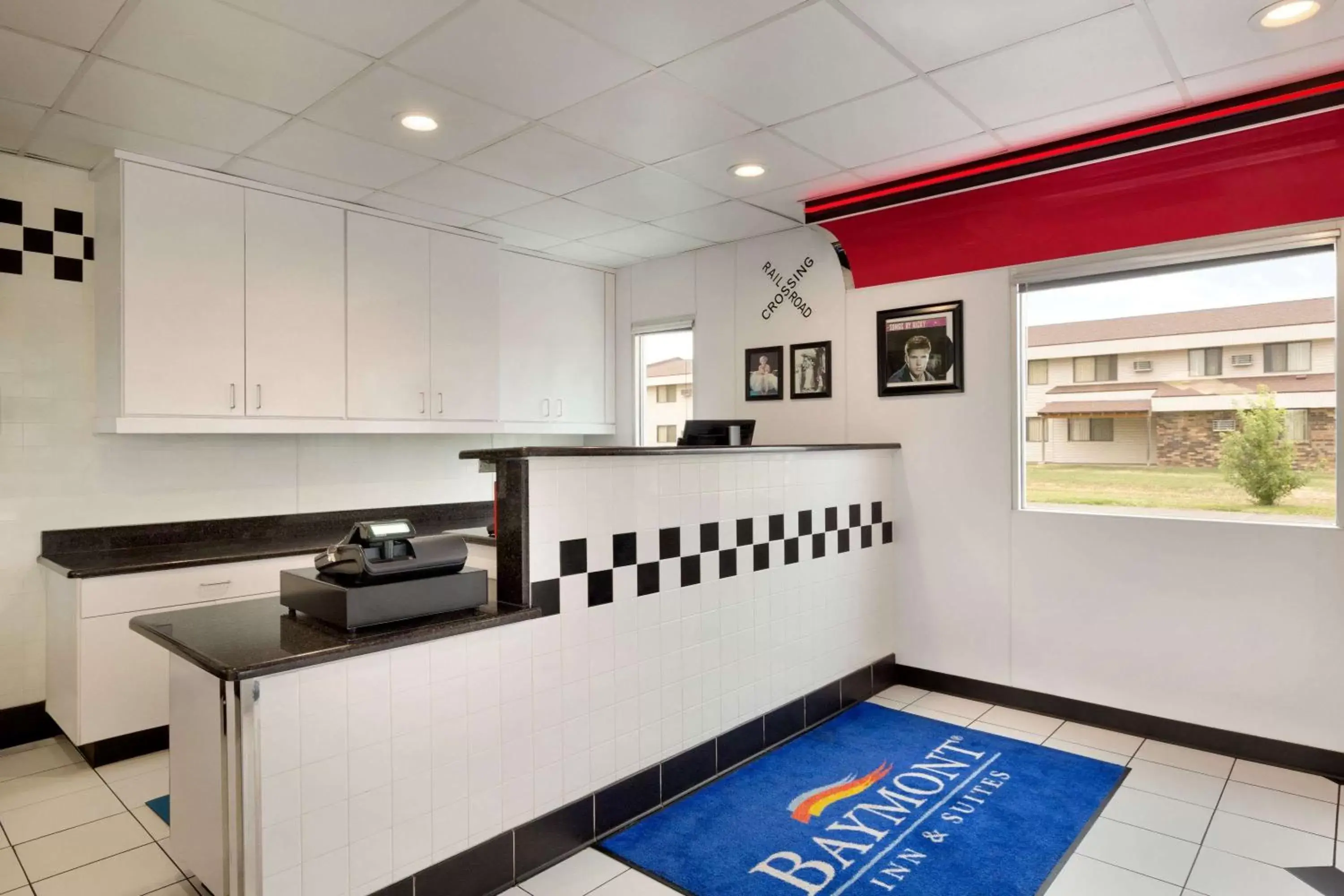 Lobby or reception, Kitchen/Kitchenette in Baymont by Wyndham Glendive