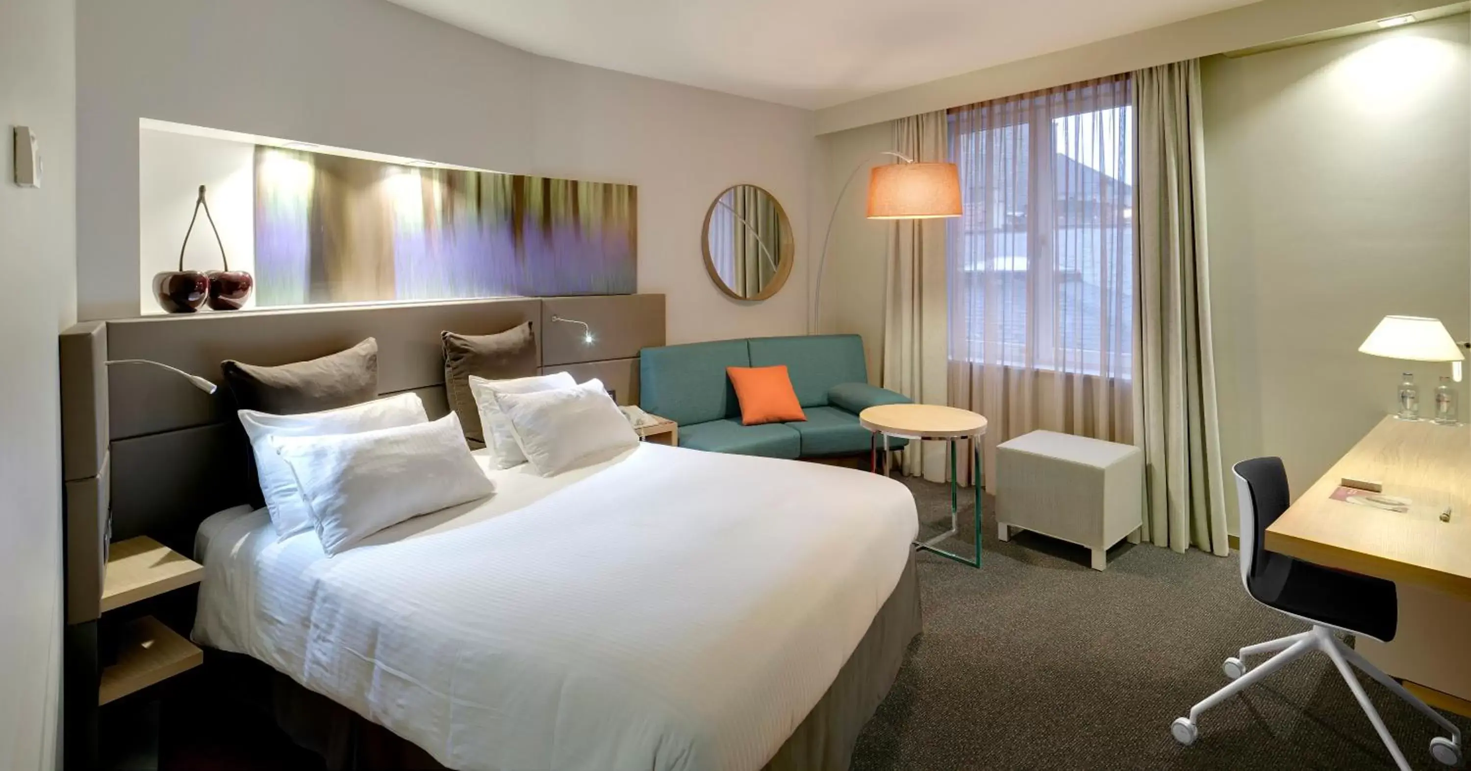 Photo of the whole room, Bed in Crowne Plaza Hotel Brugge by IHG Photo of the whole room, Bed in Crowne Plaza Hotel Brugge by IHG