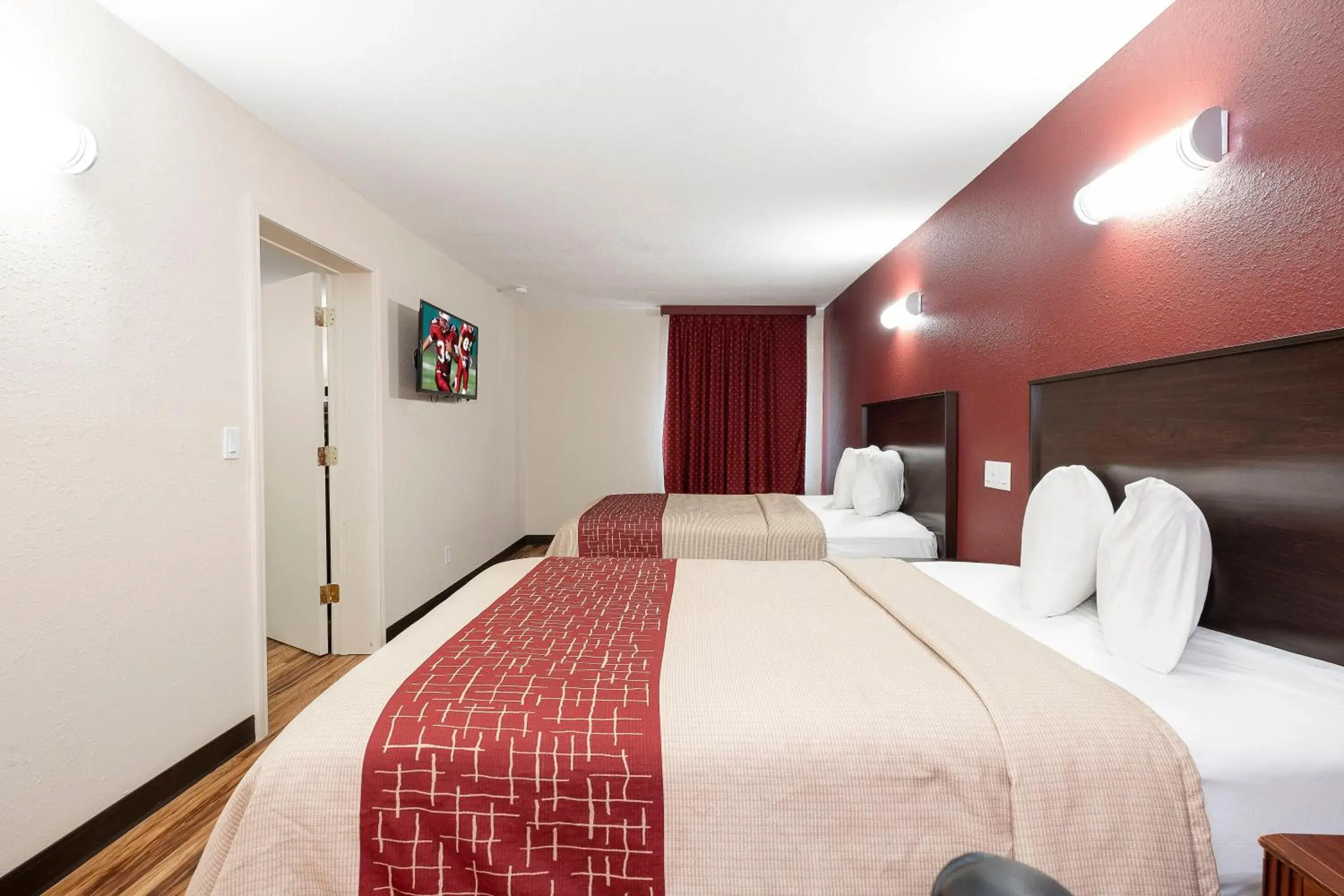 Bedroom, Bed in Red Roof Inn Starkville - University
