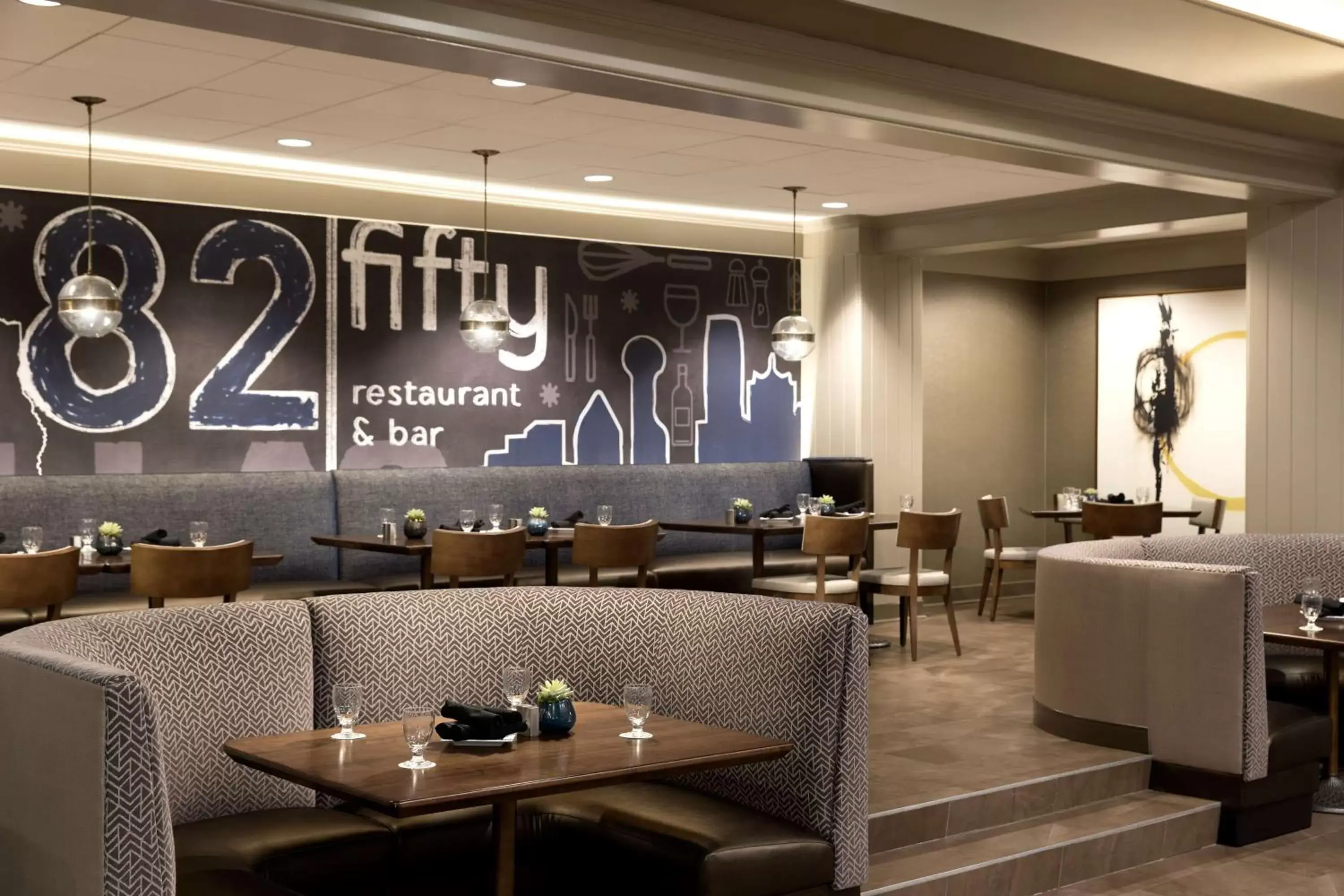 Lounge or bar, Restaurant/Places to Eat in DoubleTree by Hilton Hotel Dallas Campbell Centre