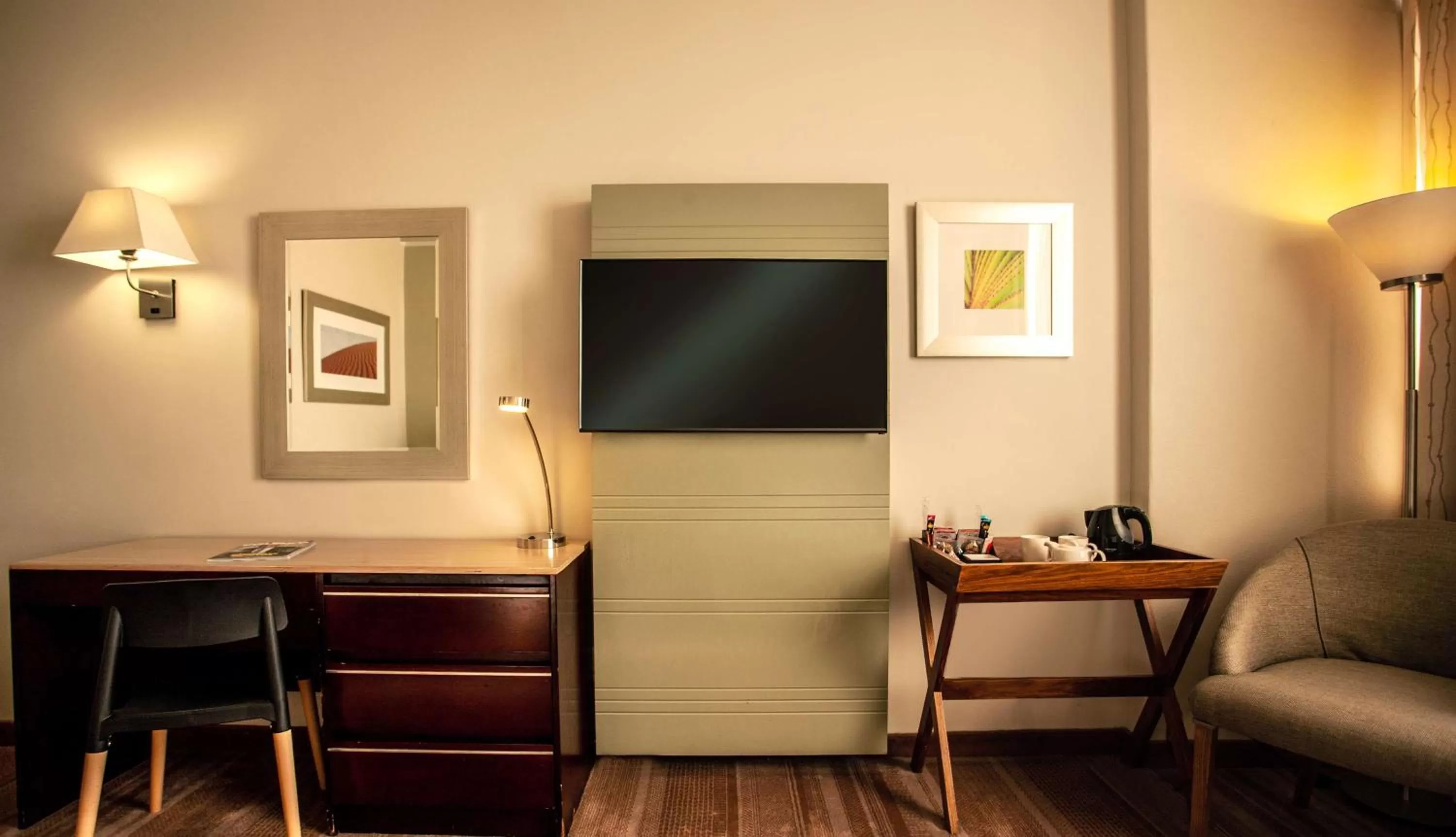 Photo of the whole room in Garden Court Kimberley