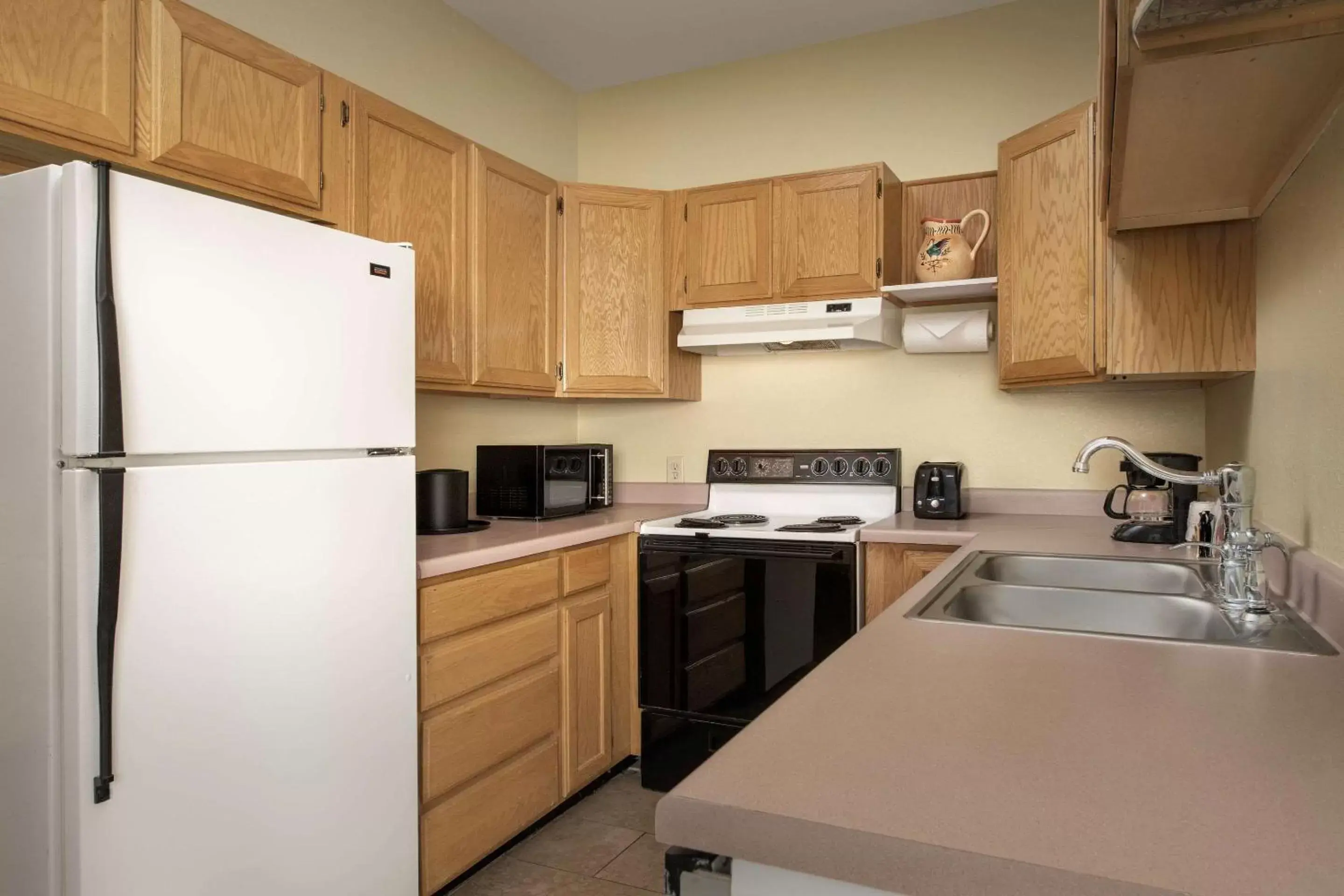 Bedroom, Kitchen/Kitchenette in Quality Inn & Suites Gallup I-40 Exit 20