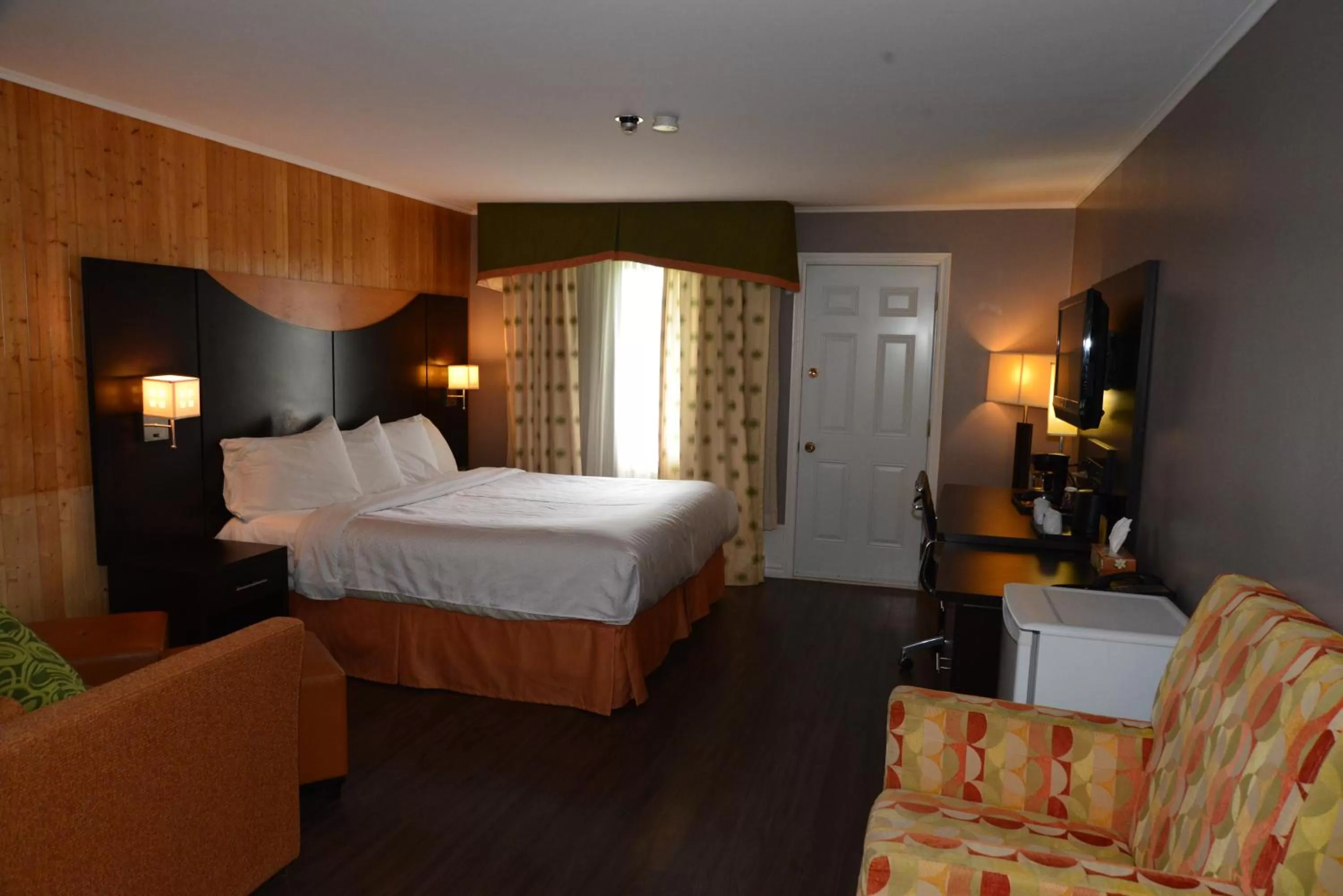 Bed in Trailsman Lodge