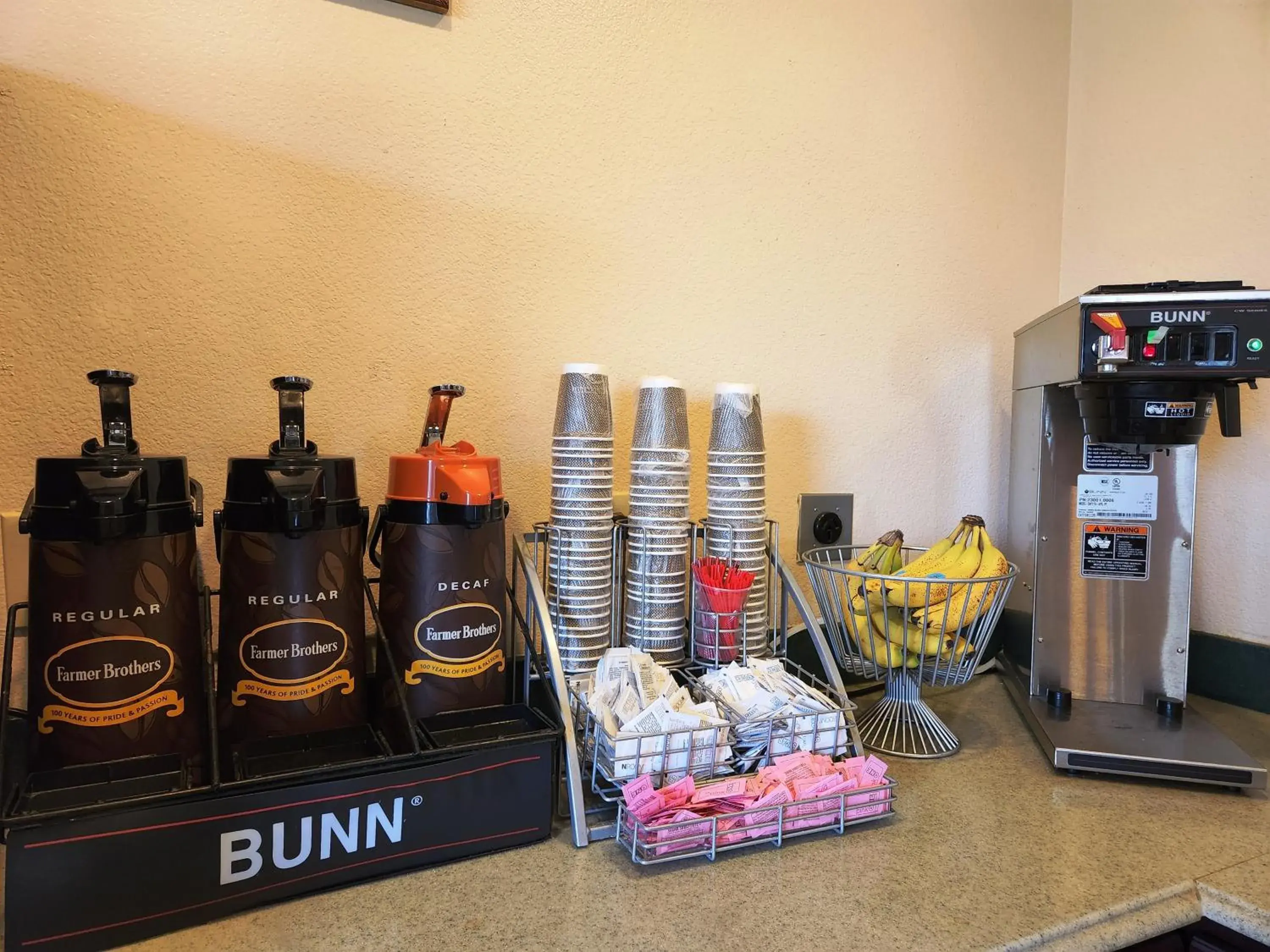 Coffee/tea facilities in Highland Inn