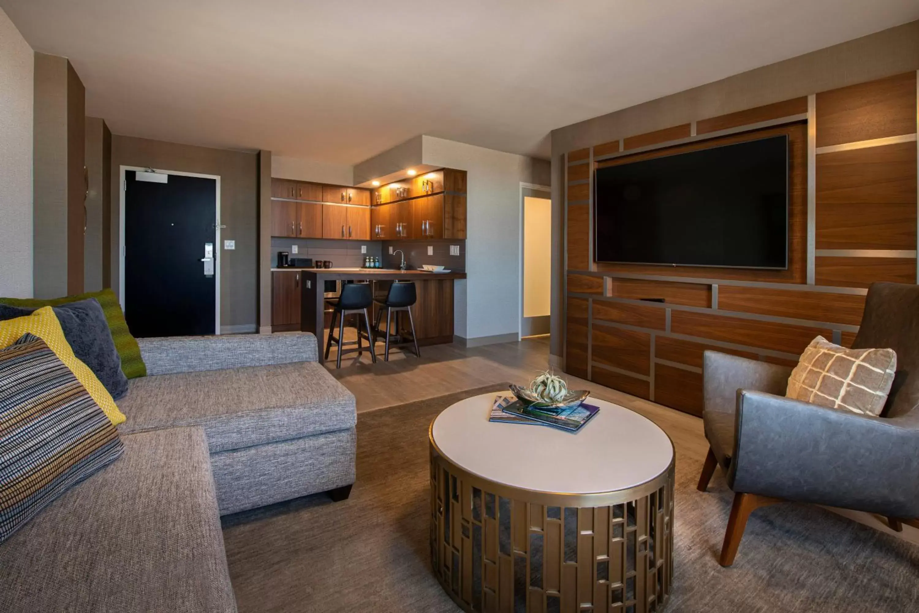 Bedroom, Seating Area in Wichita Marriott