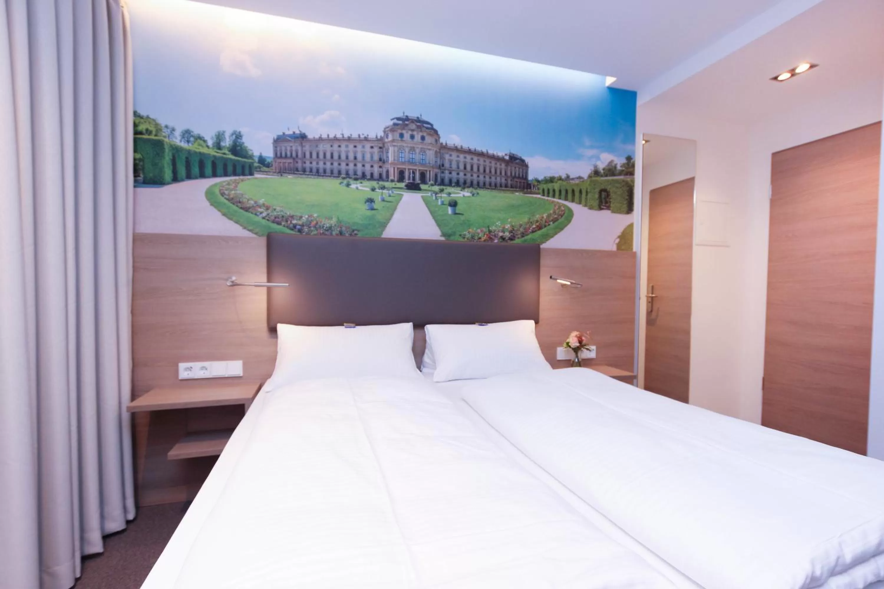 Bed in City Hotel Würzburg