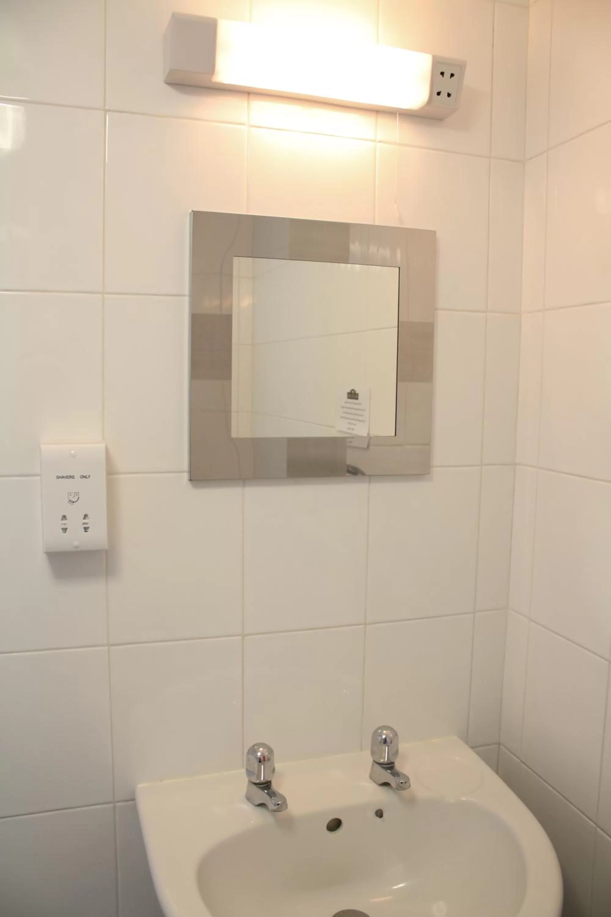 Bathroom in The Five Bells, Eastry