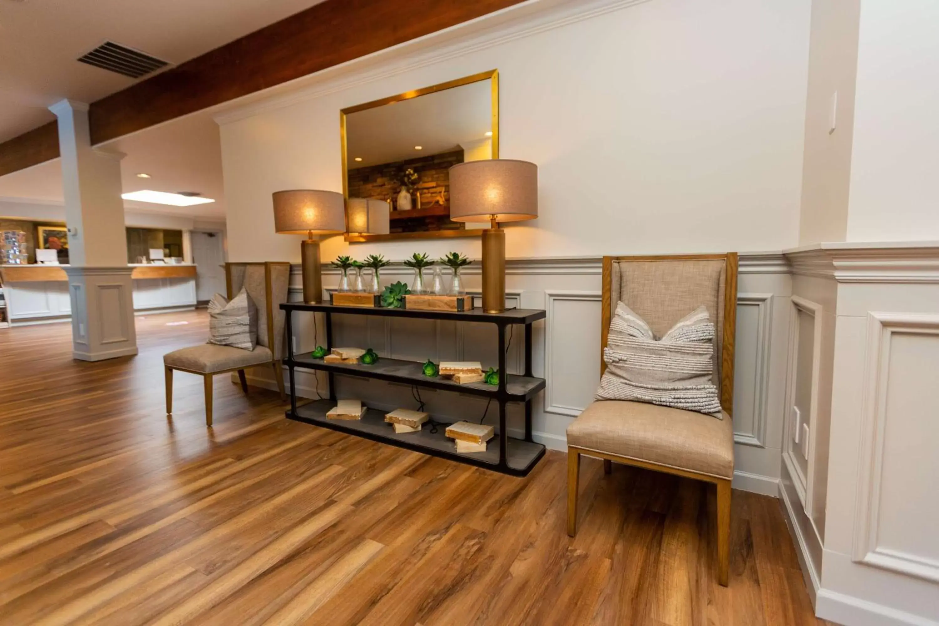 Lobby or reception, Seating Area in Best Western Pier Point Inn