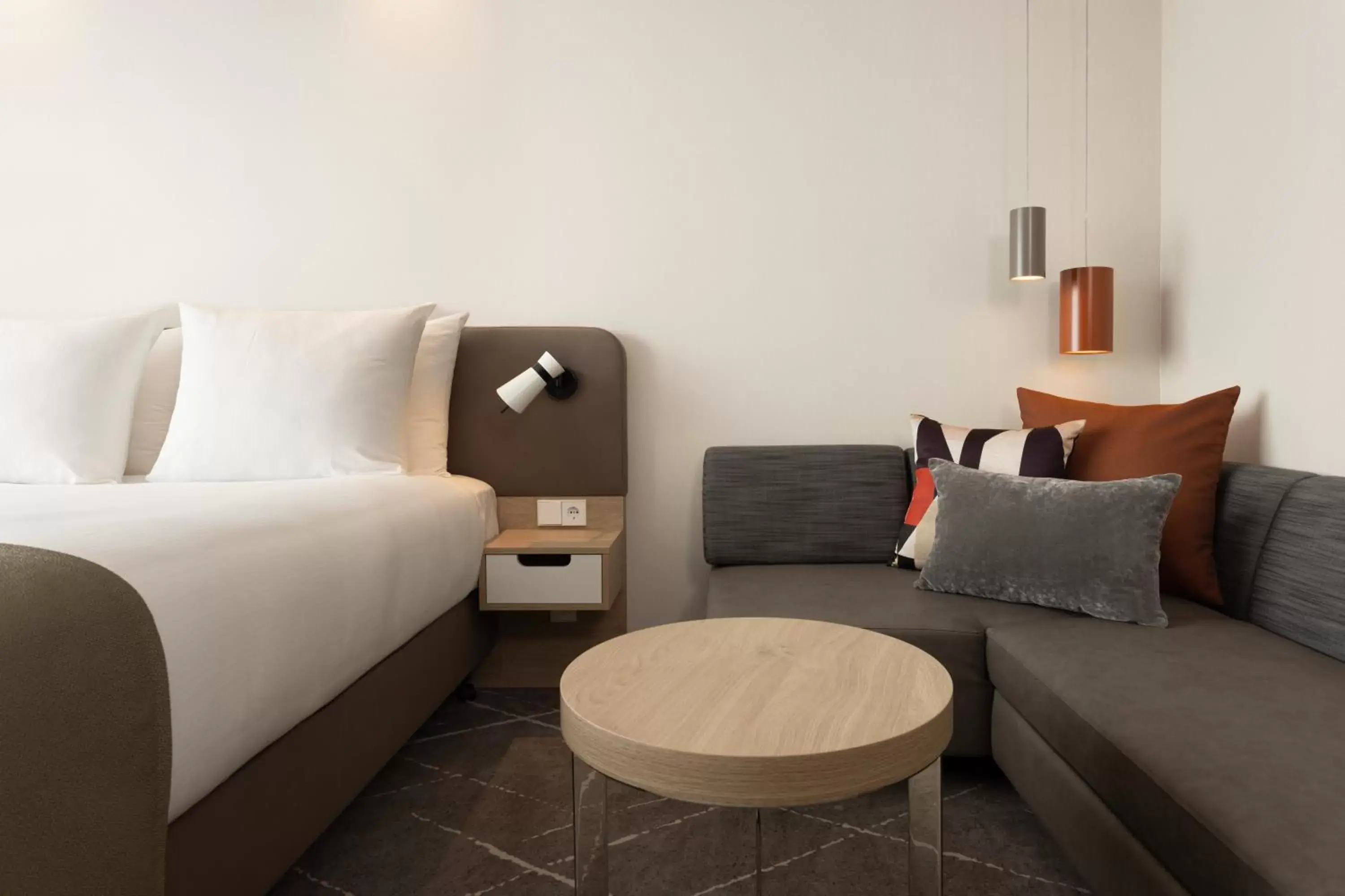 Bed, Seating Area in Holiday Inn - Eindhoven Airport, an IHG Hotel