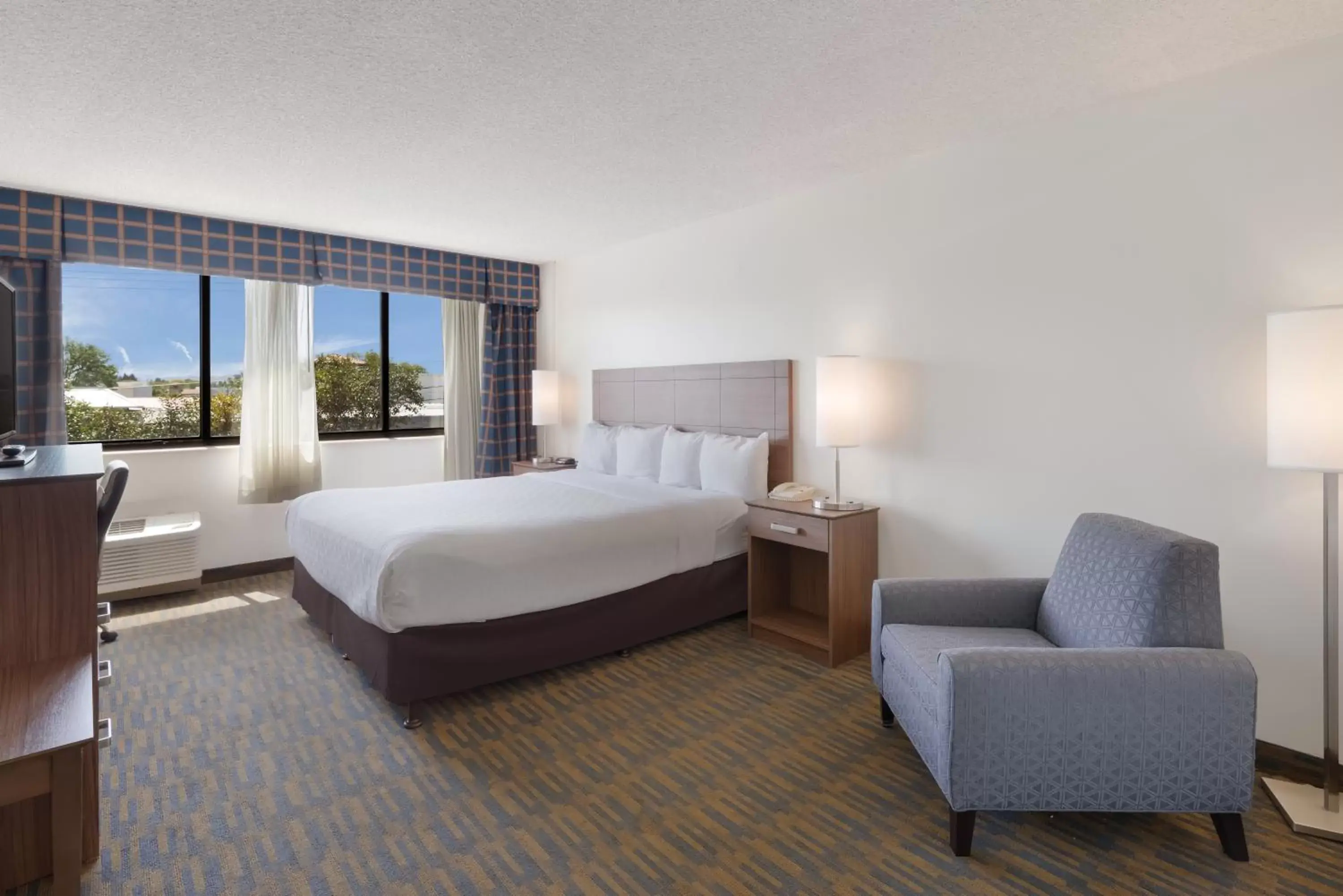 Seating area in Clarion Hotel Concord Walnut Creek