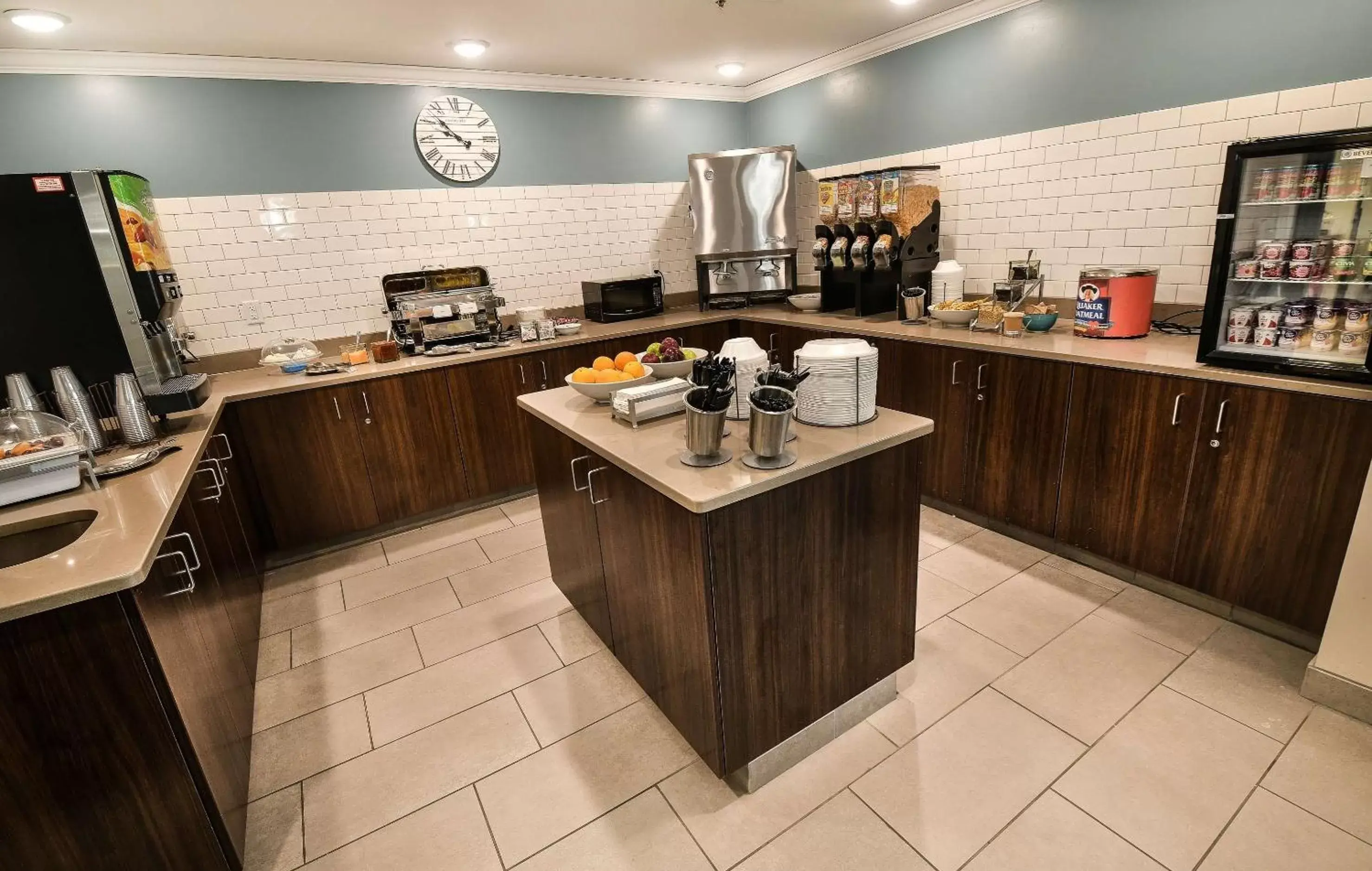 Restaurant/places to eat, Kitchen/Kitchenette in Country Inn & Suites by Radisson, Grand Forks, ND