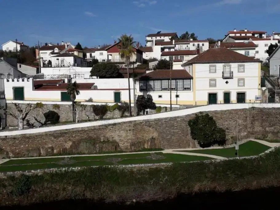 Property building in Casa da Ponte, Coja