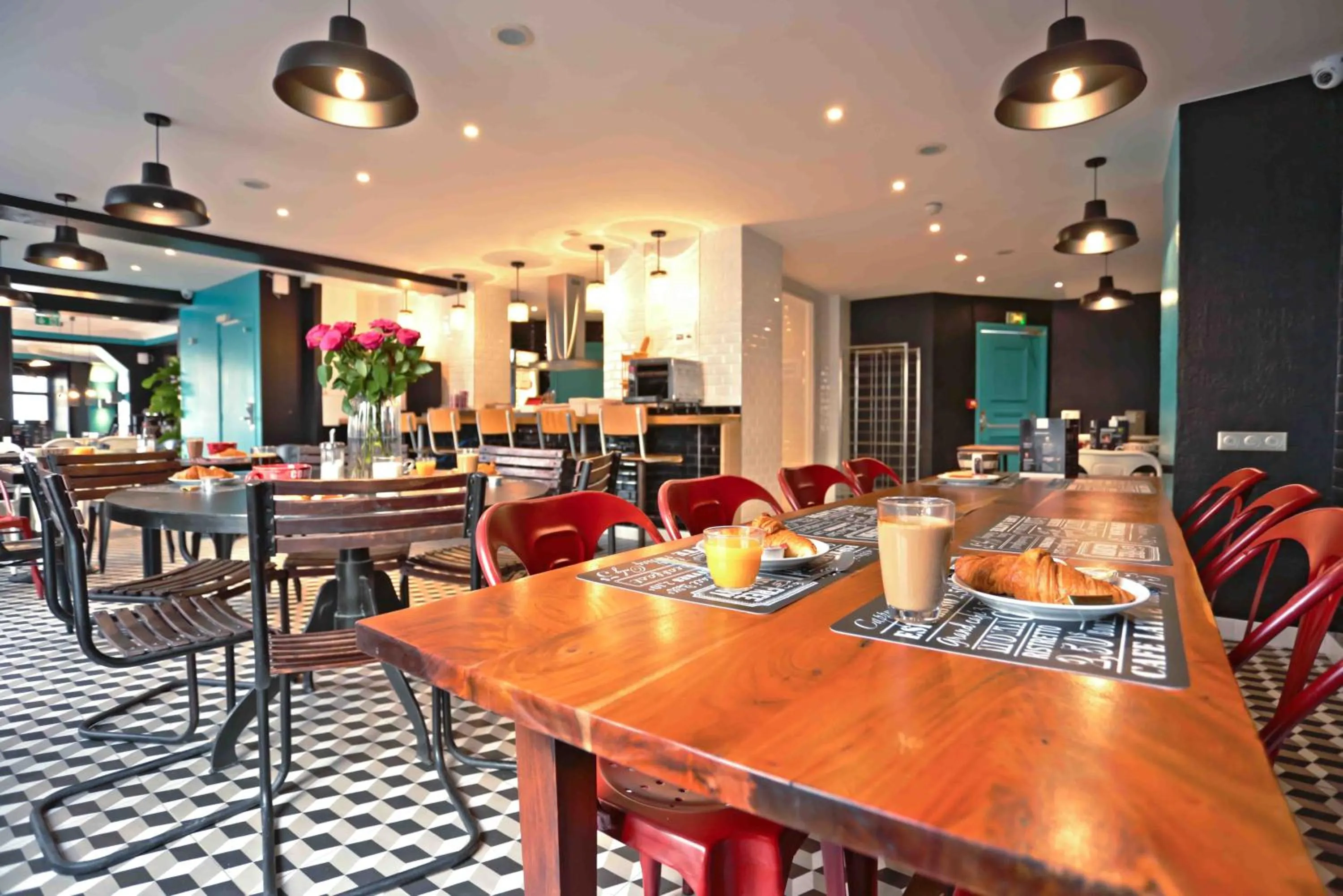 Restaurant/places to eat in Arty Paris Porte de Versailles by River