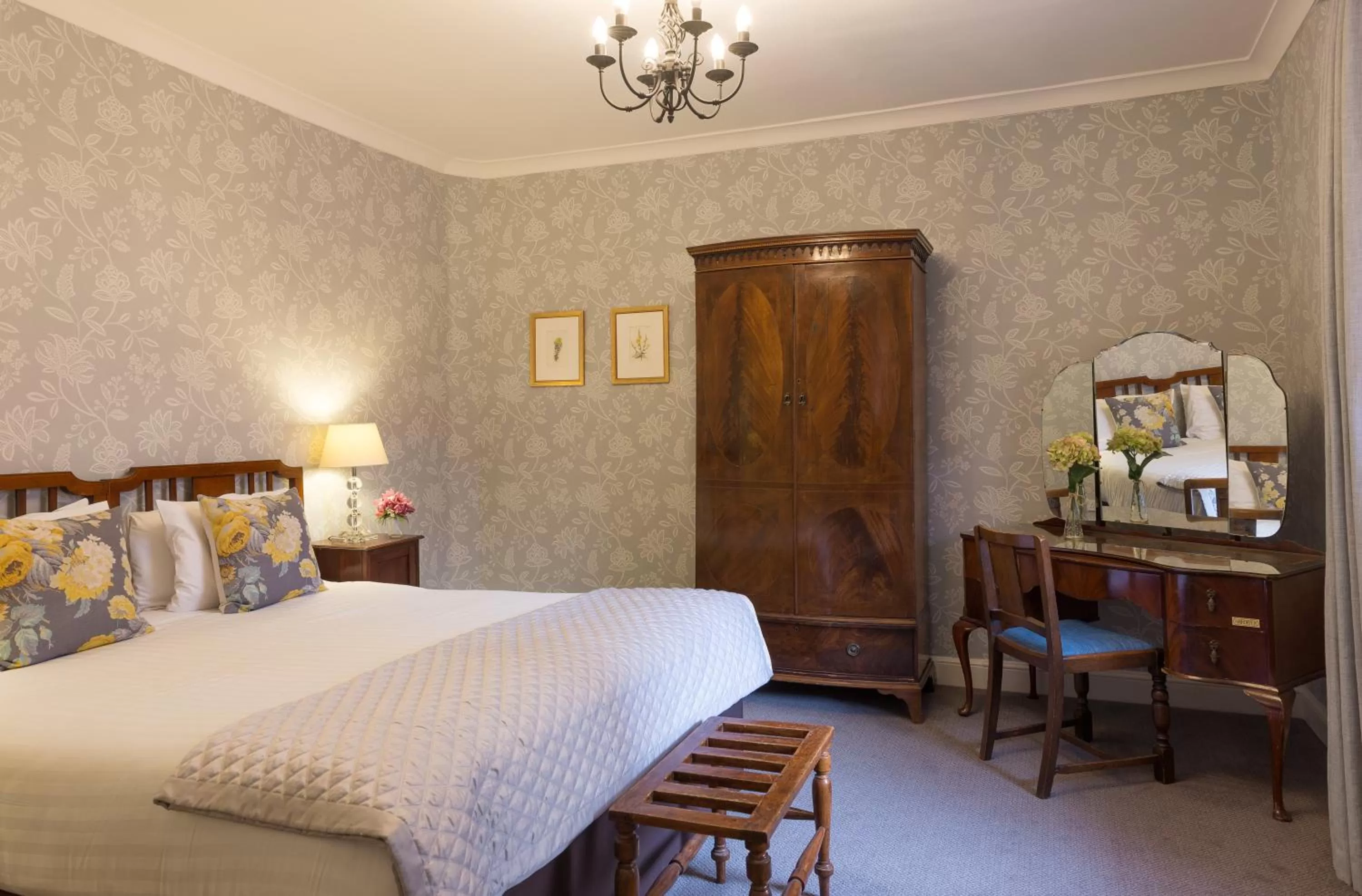 Bed in Best Western Red Lion Hotel