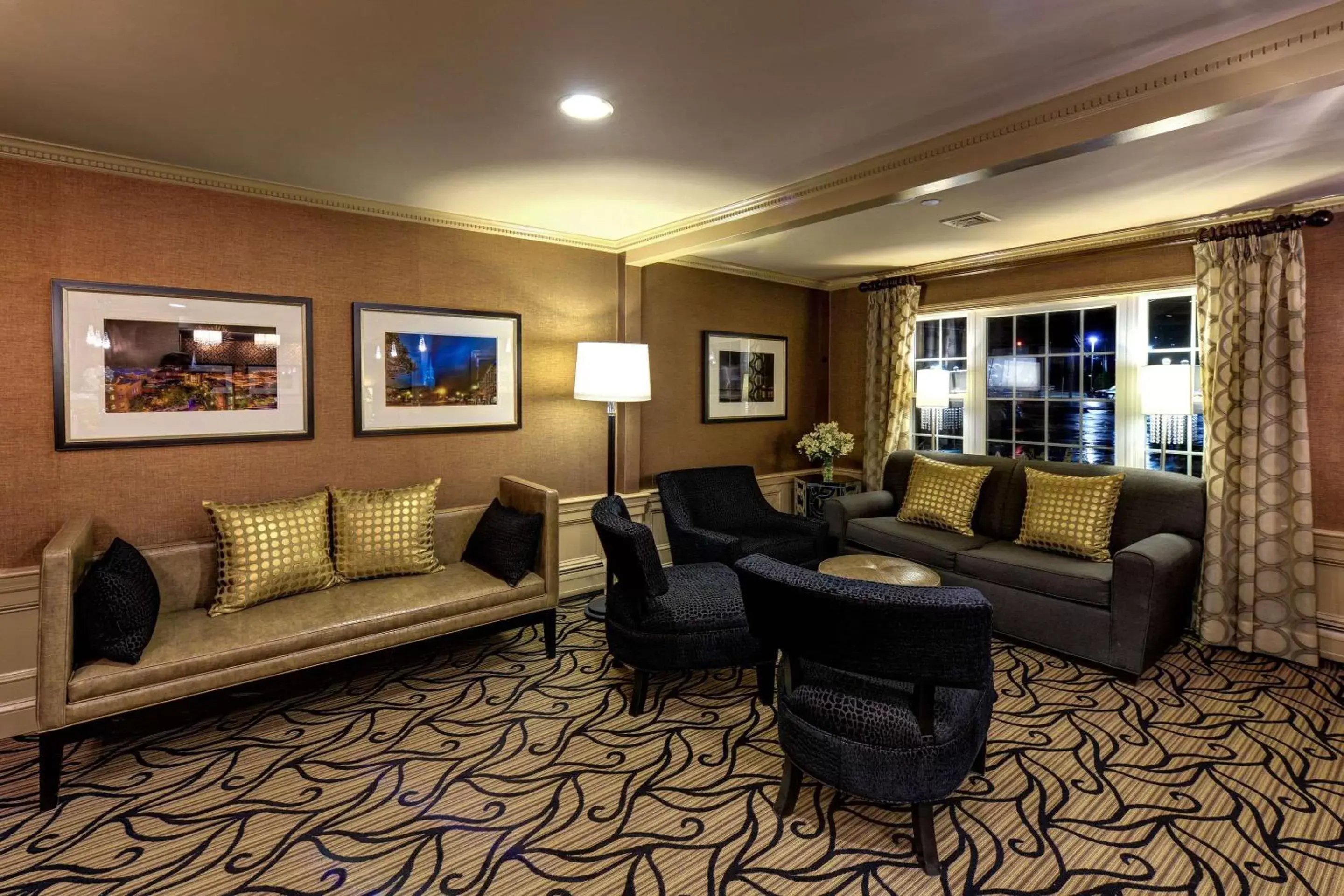 Lobby or reception, Seating Area in Port Inn and Suites Portsmouth, Ascend Hotel Collection