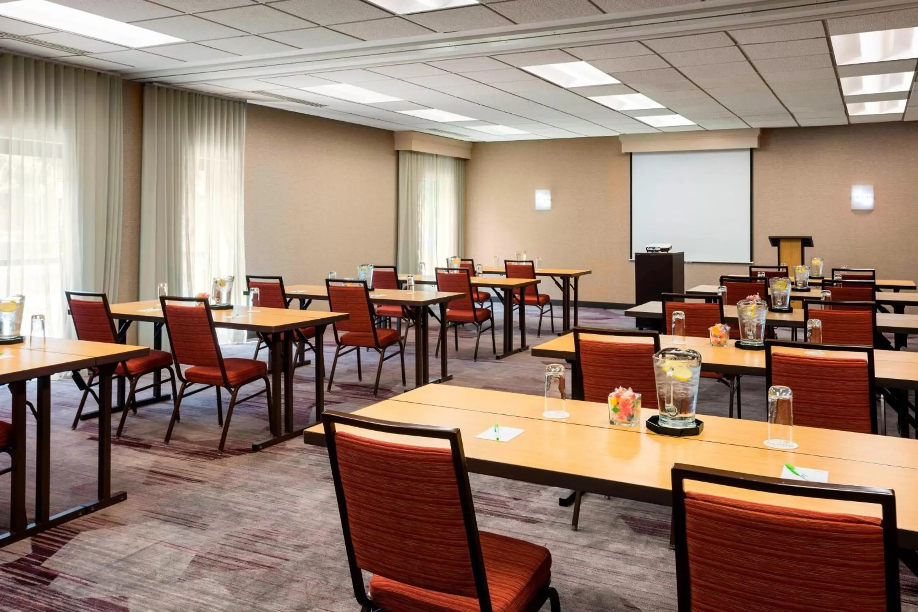 Meeting/conference room, Restaurant/Places to Eat in Courtyard Chicago O'Hare