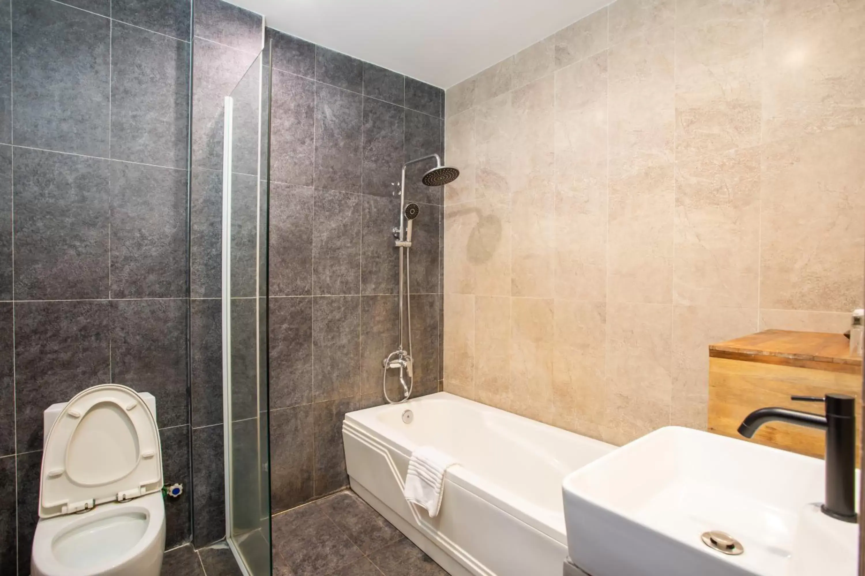 Shower, Bathroom in Indra Porak Residence Hotel