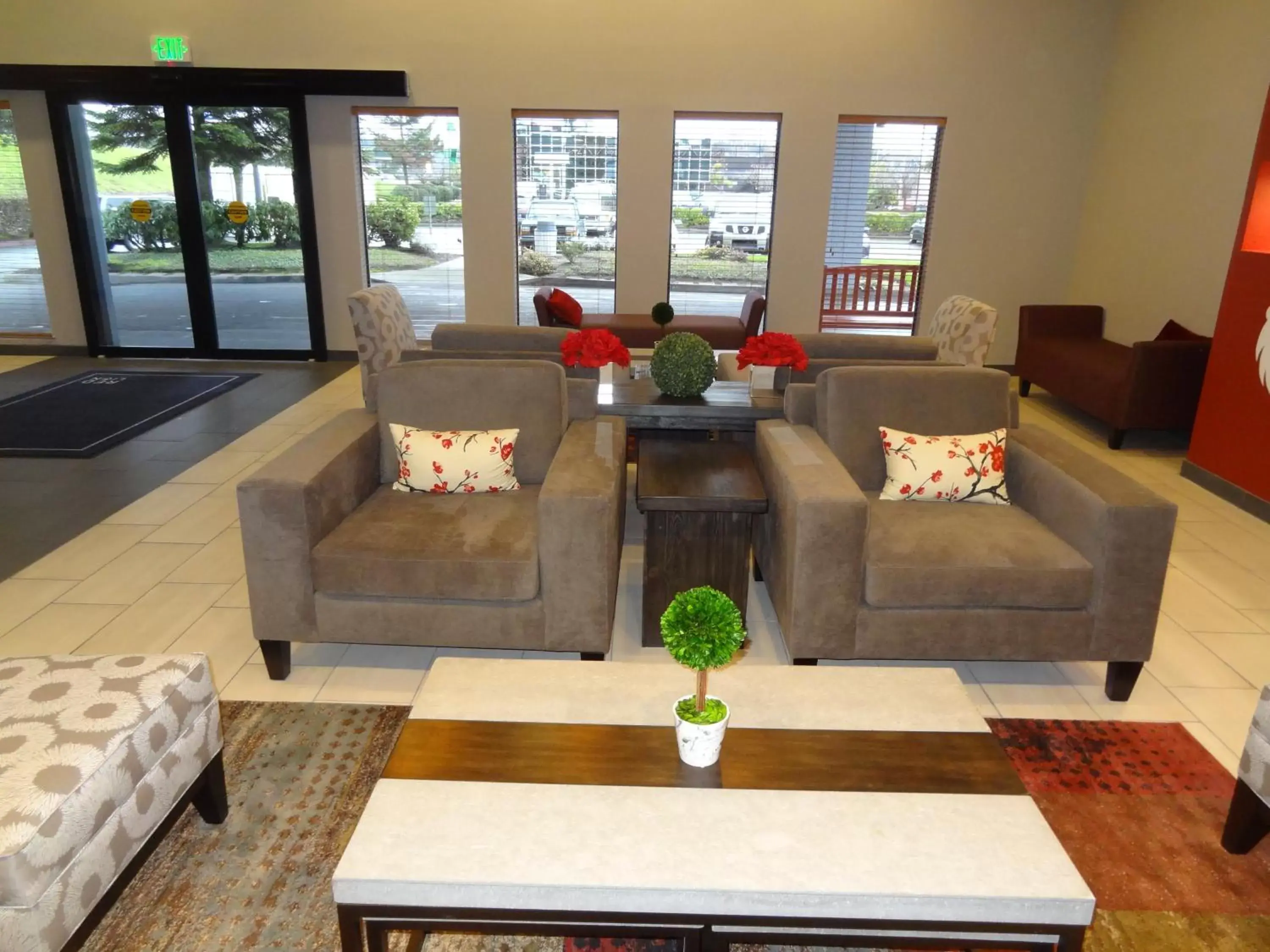 Lobby or reception, Seating Area in Red Lion Inn & Suites Auburn/Seattle