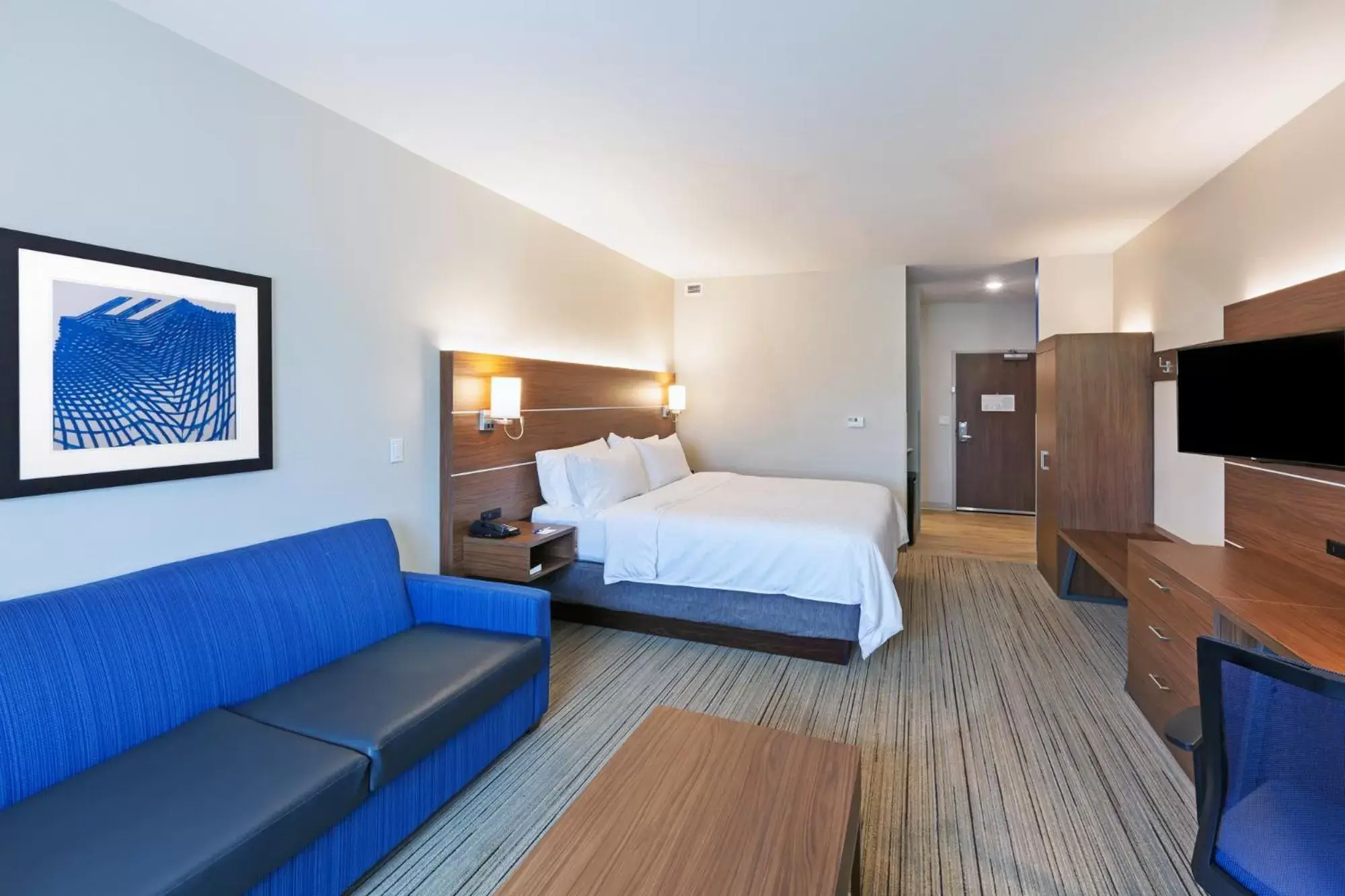 TV and multimedia in Holiday Inn Express & Suites - Lenexa - Overland Park Area, an IHG Hotel