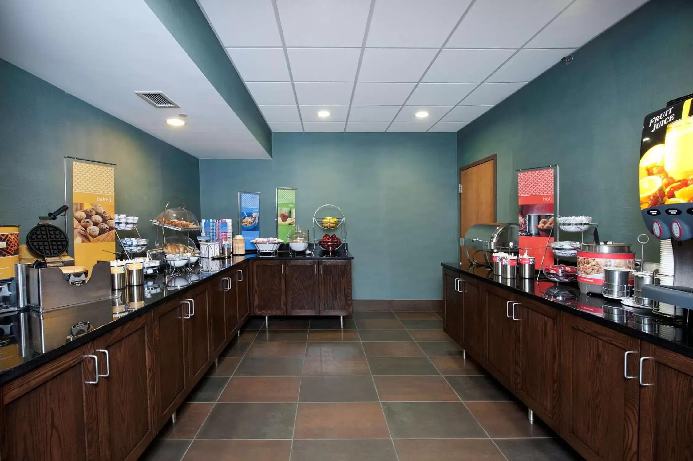 Dining area, Restaurant/Places to Eat in Hampton Inn Grand Rapids-South