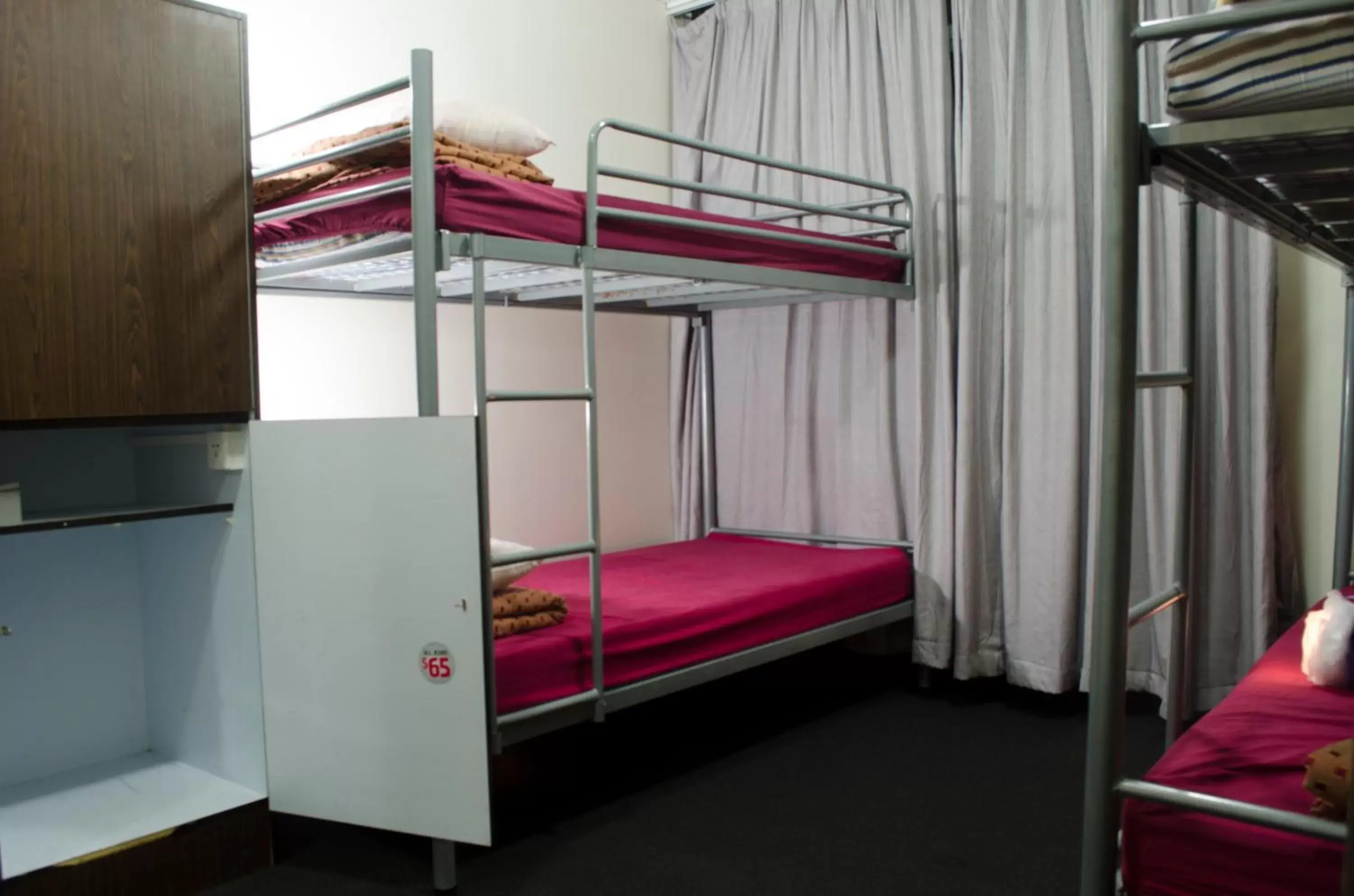 Bunk Bed in 790 on George Backpackers