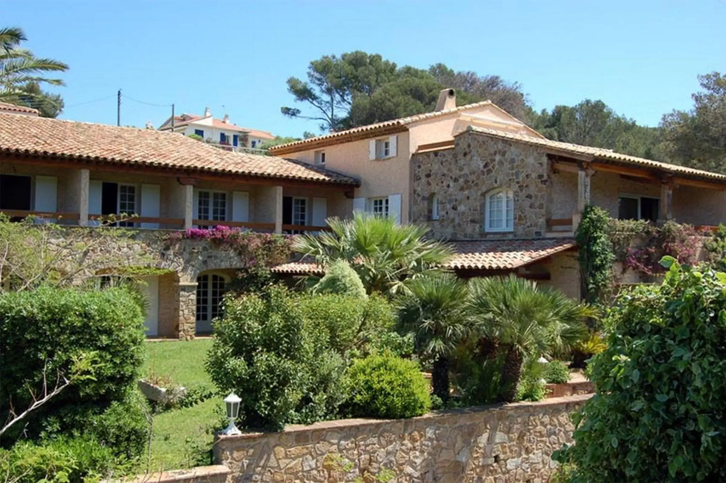 Facade/entrance, Property Building in L' Escapade Hôtel & Restaurant