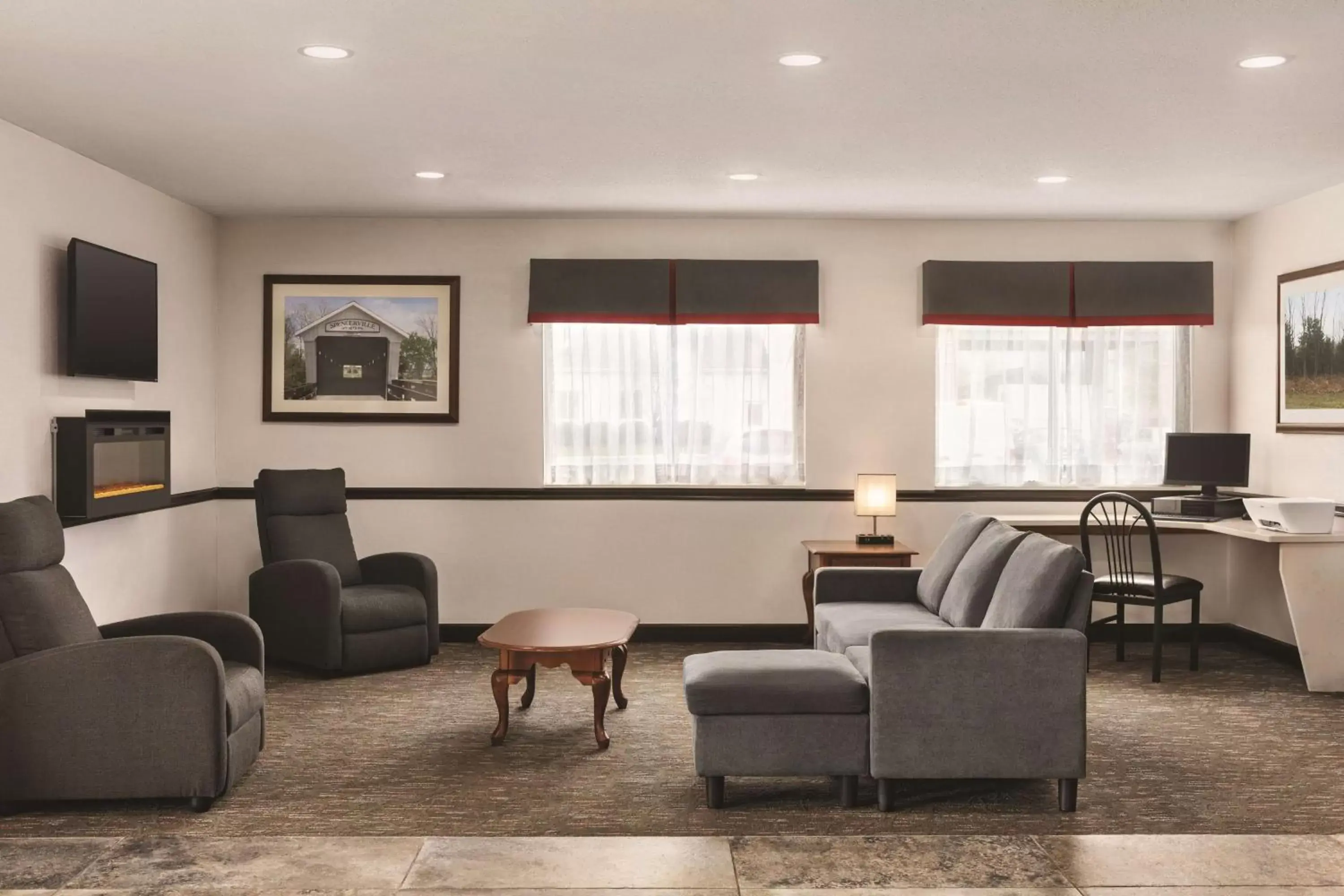 Lobby or reception, Lounge/Bar in Country Inn & Suites by Radisson, Auburn, IN