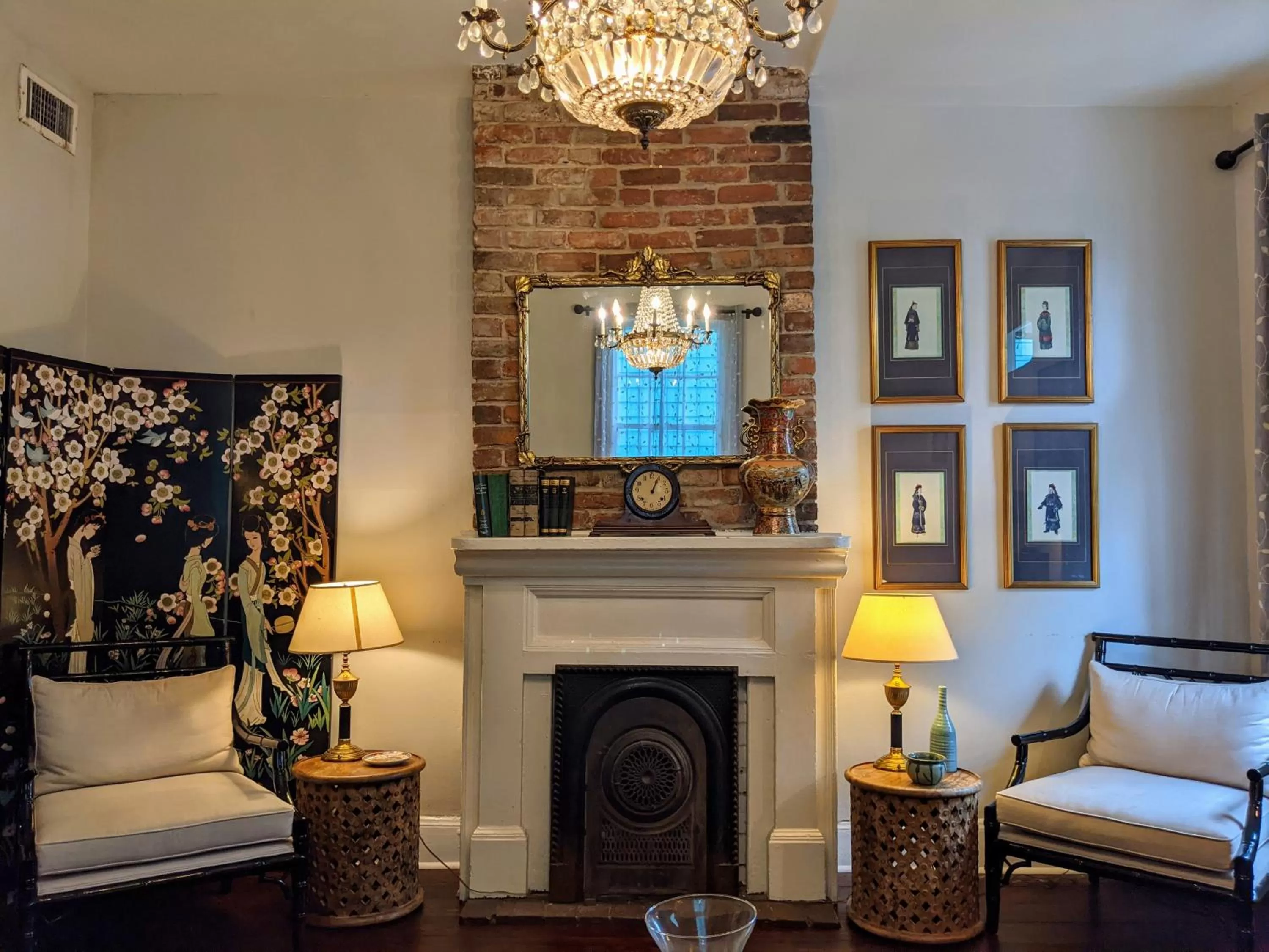 Communal lounge/ TV room in Balcony Guest House