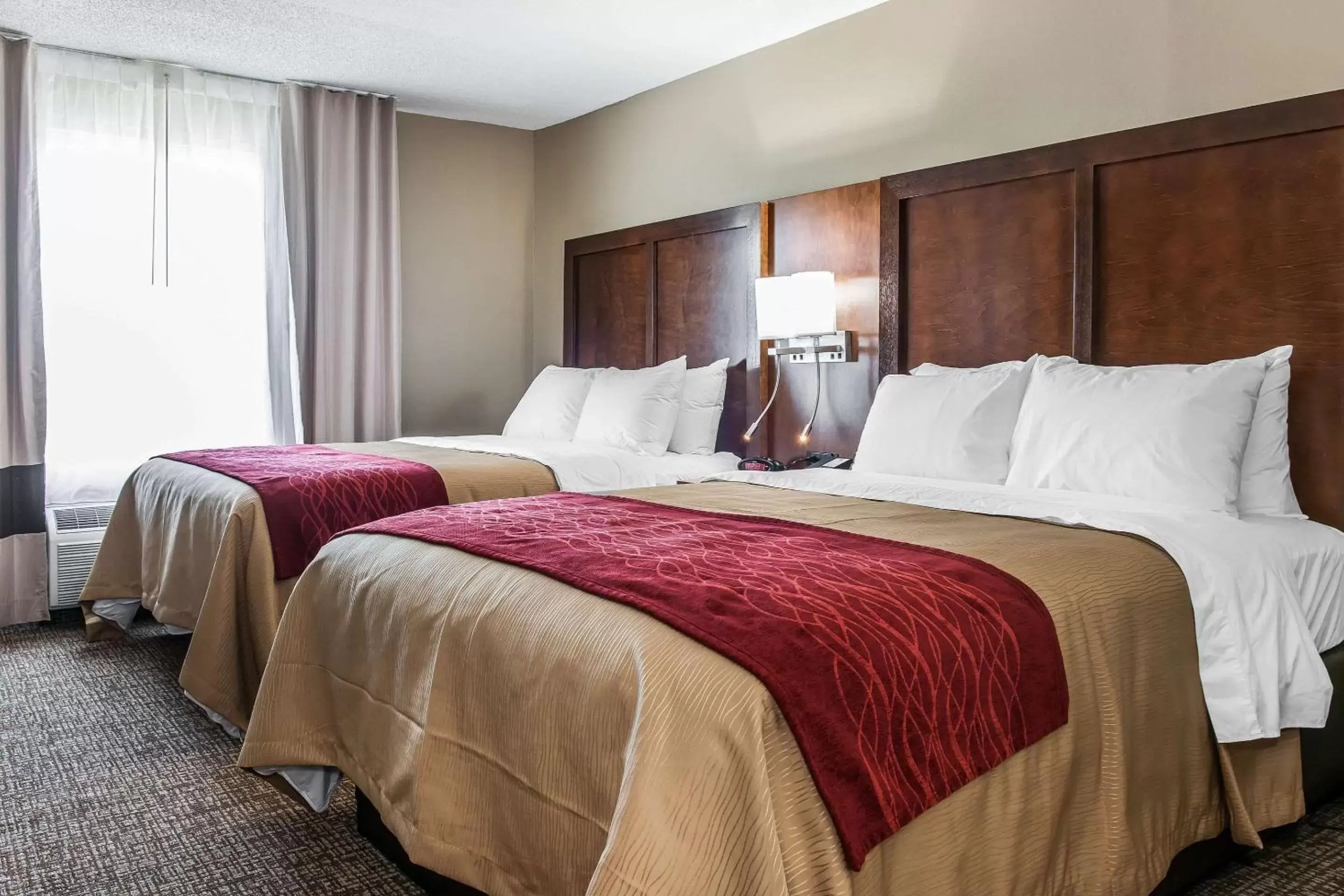 Photo of the whole room, Bed in Comfort Inn & Suites Mount Sterling