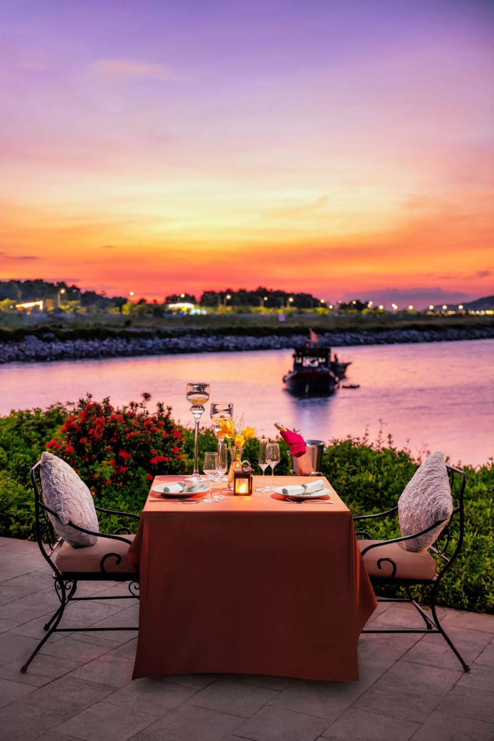 Beach in Paradise Suites Hotel