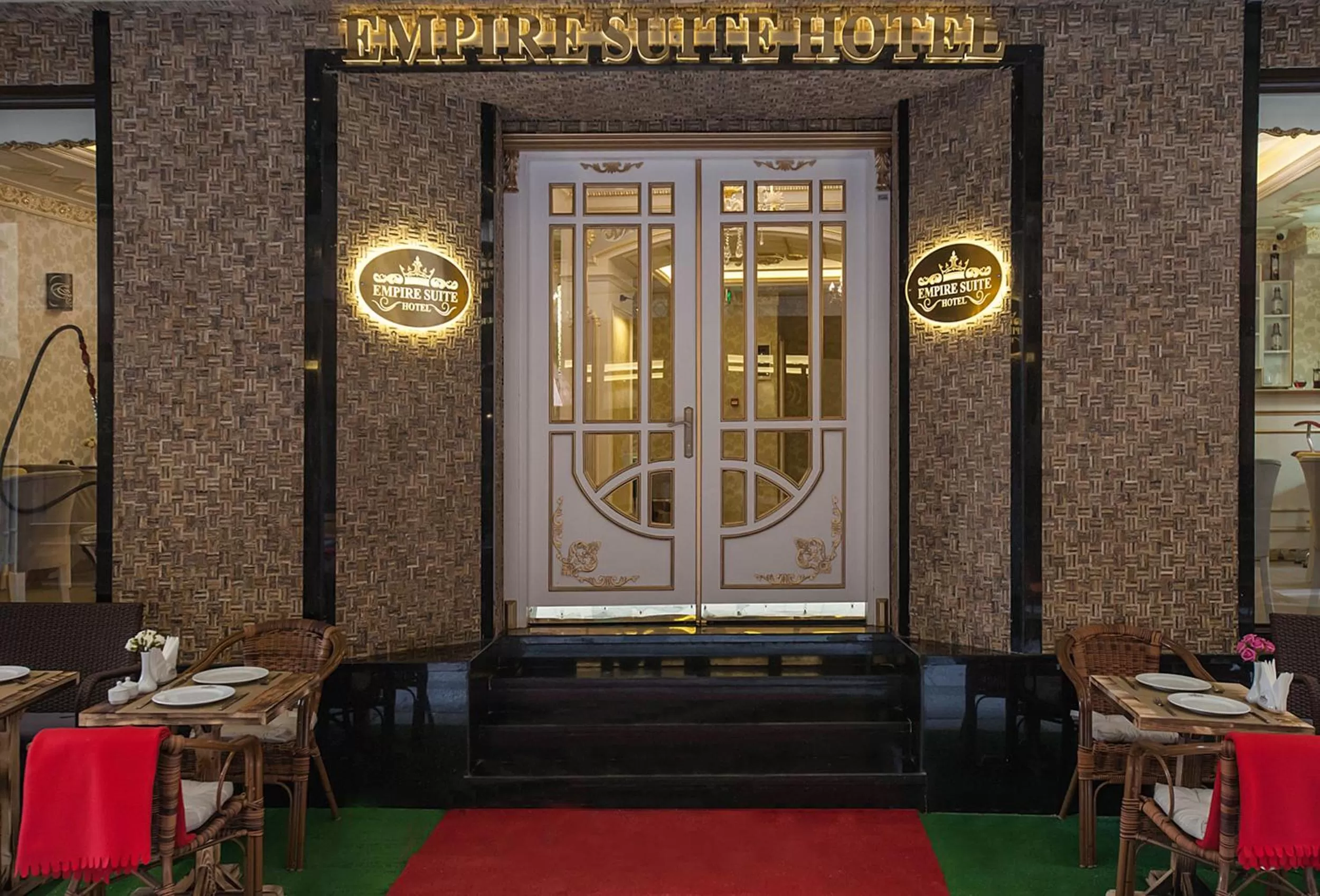Facade/entrance in Empire Suite Hotel