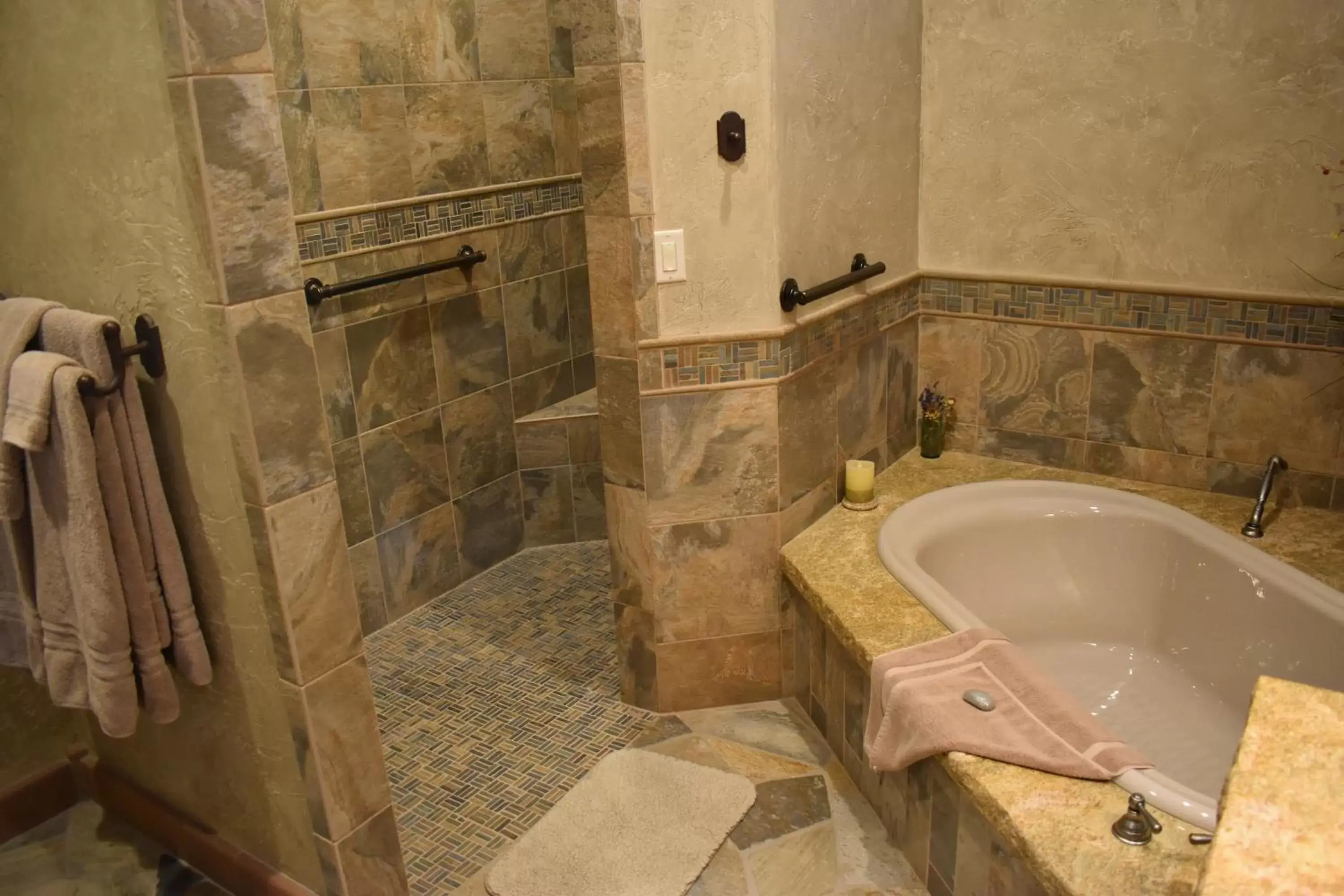 Bathroom in Cougar Ridge