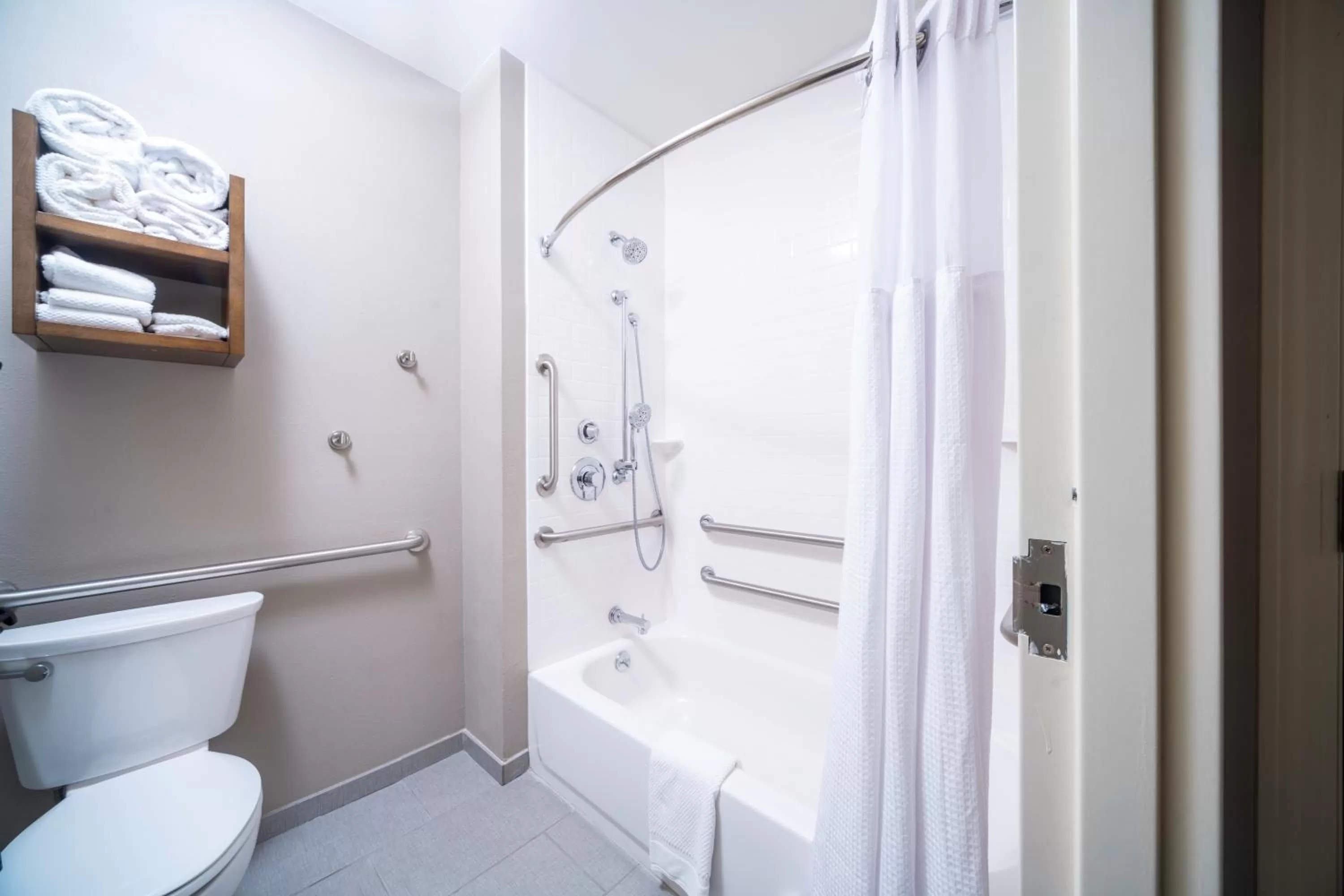 One-Bedroom Queen Room with Two Queen Beds and Mobility Accessible Tub - Non-Smoking in Staybridge Suites - Summerville by IHG