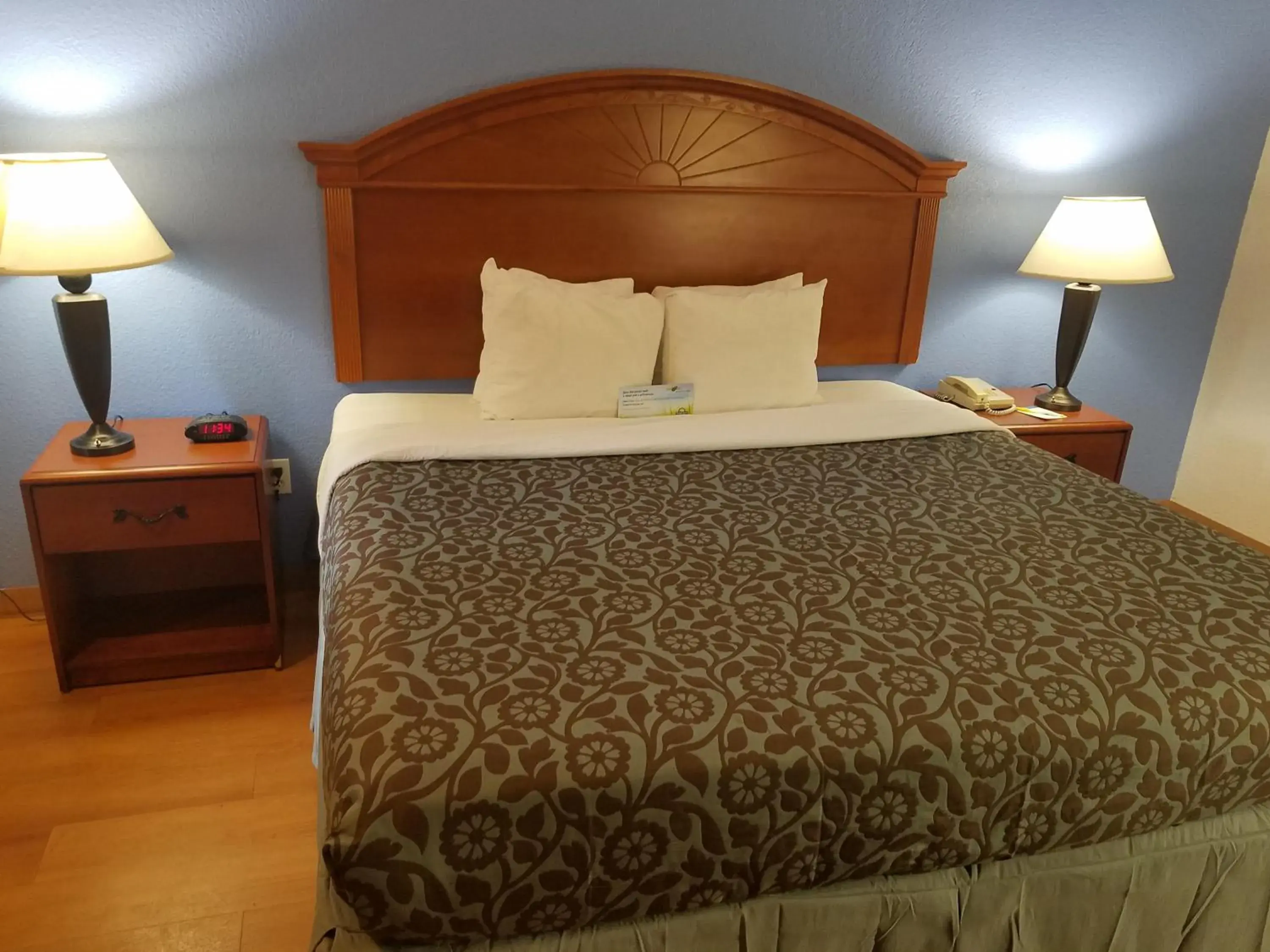 Bed in Days Inn by Wyndham Oklahoma City NW Expressway
