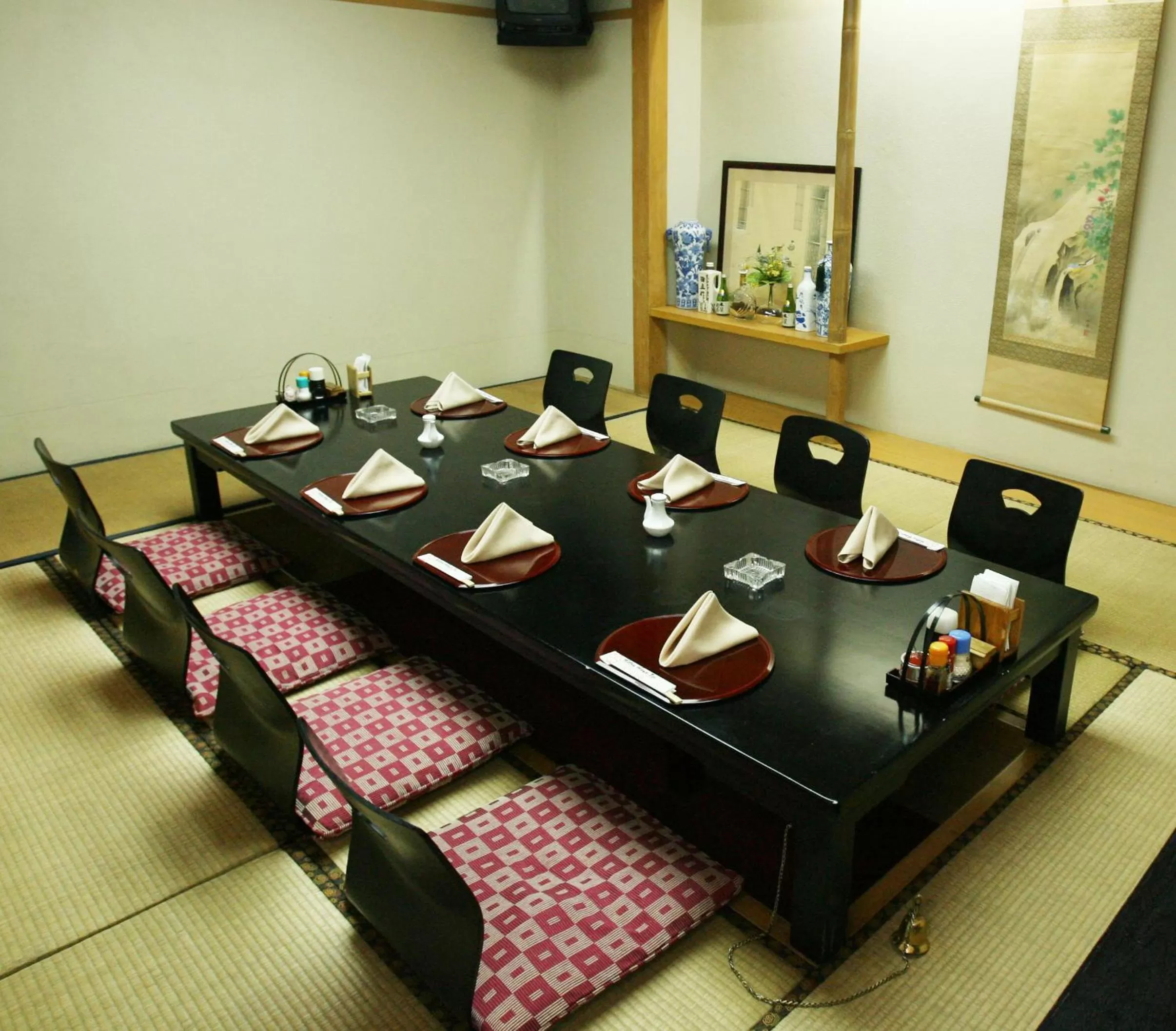 Restaurant/places to eat in Herald Suites