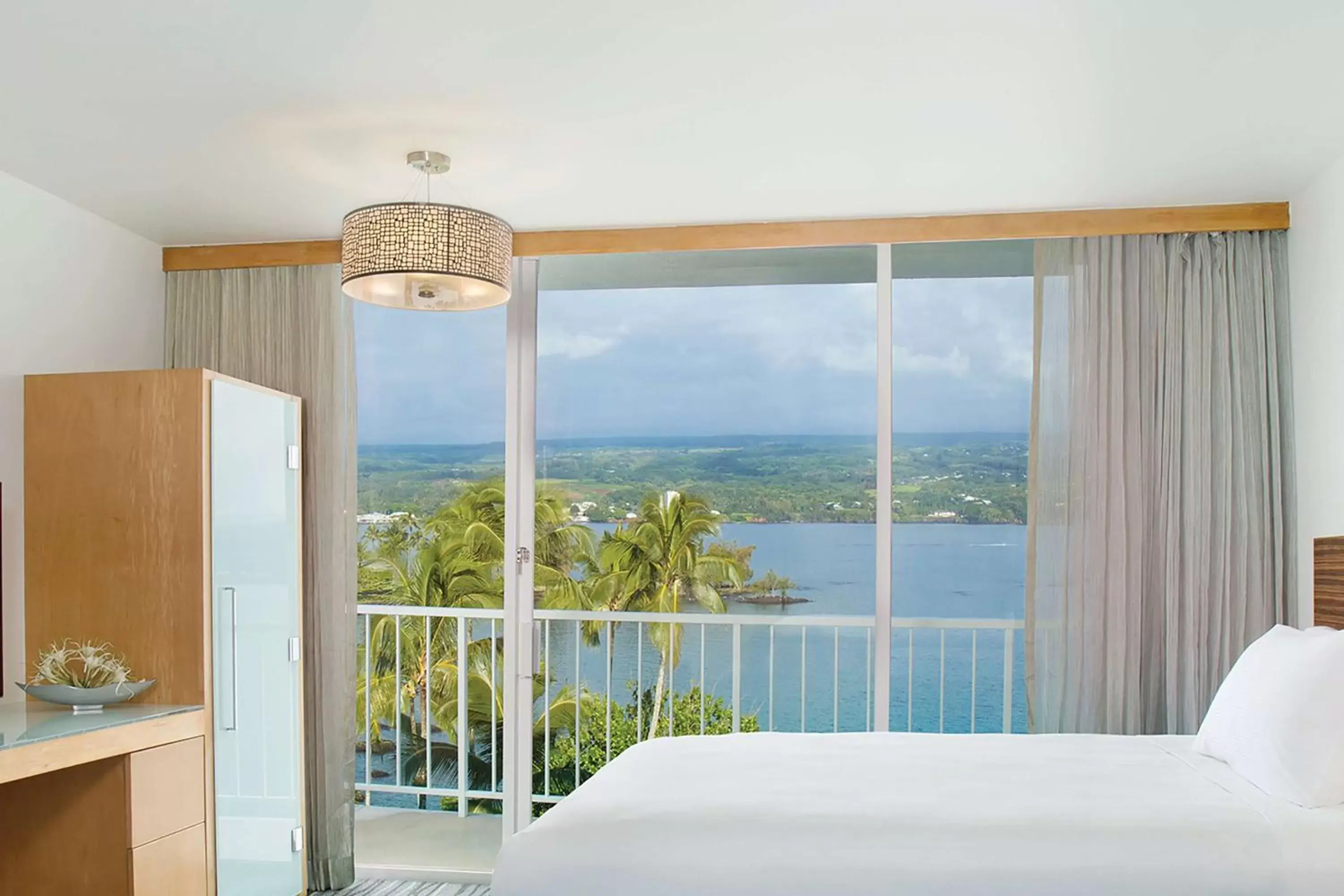 Bed, Mountain View in Grand Naniloa Hotel, a Doubletree by Hilton