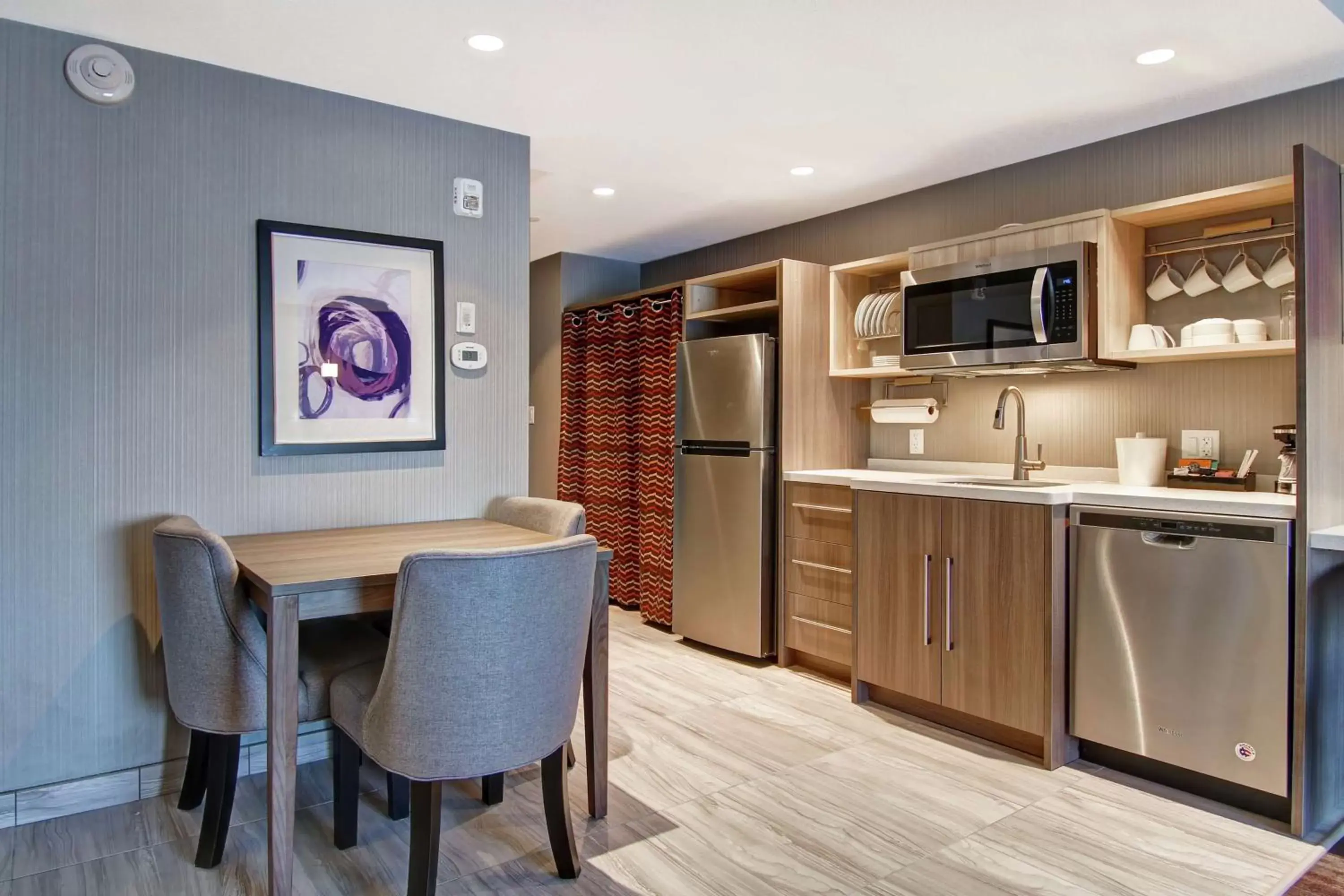 Kitchen or kitchenette, Kitchen/Kitchenette in Home2 Suites By Hilton Edmonton South